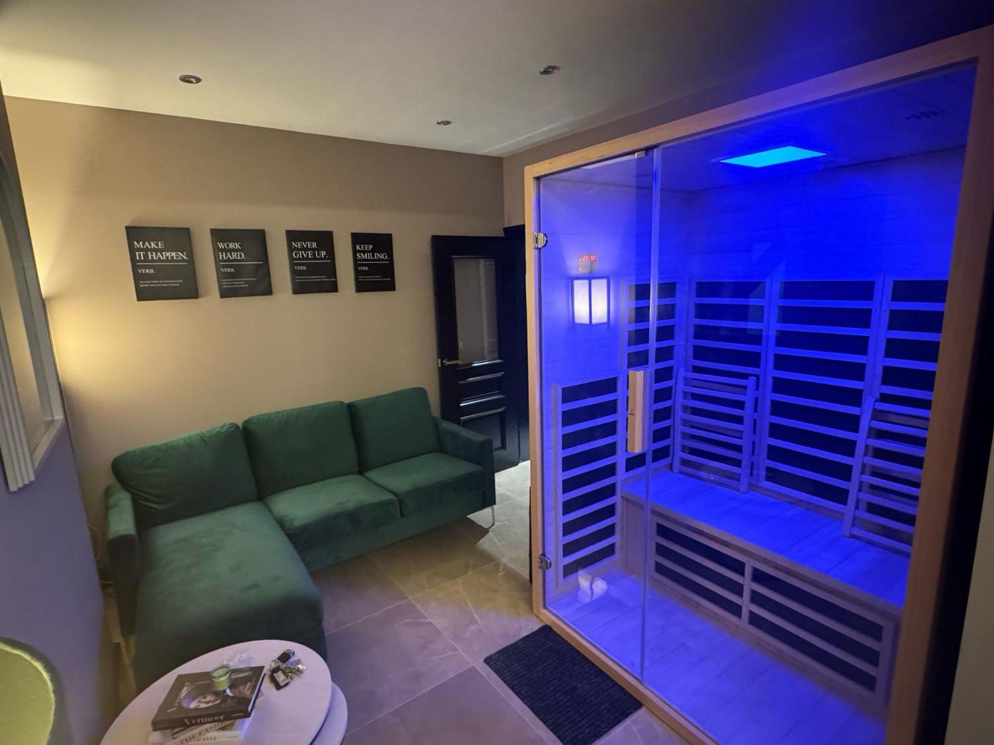 Luxury 3bed Hot Tub And Sauna Facilities Amazing Location Villa Birmingham