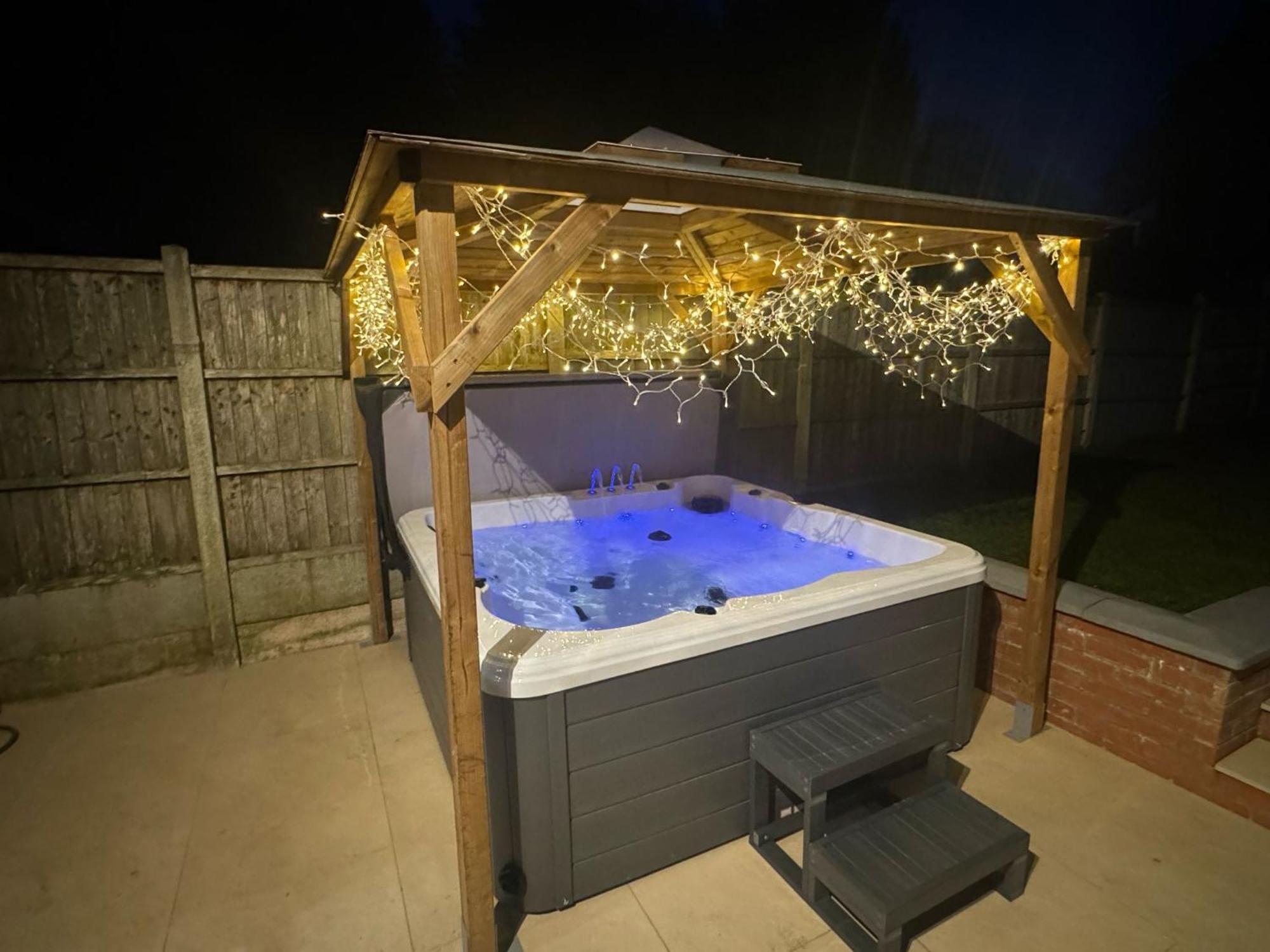 Villa Luxury 3bed Hot Tub And Sauna Facilities Amazing Location *
