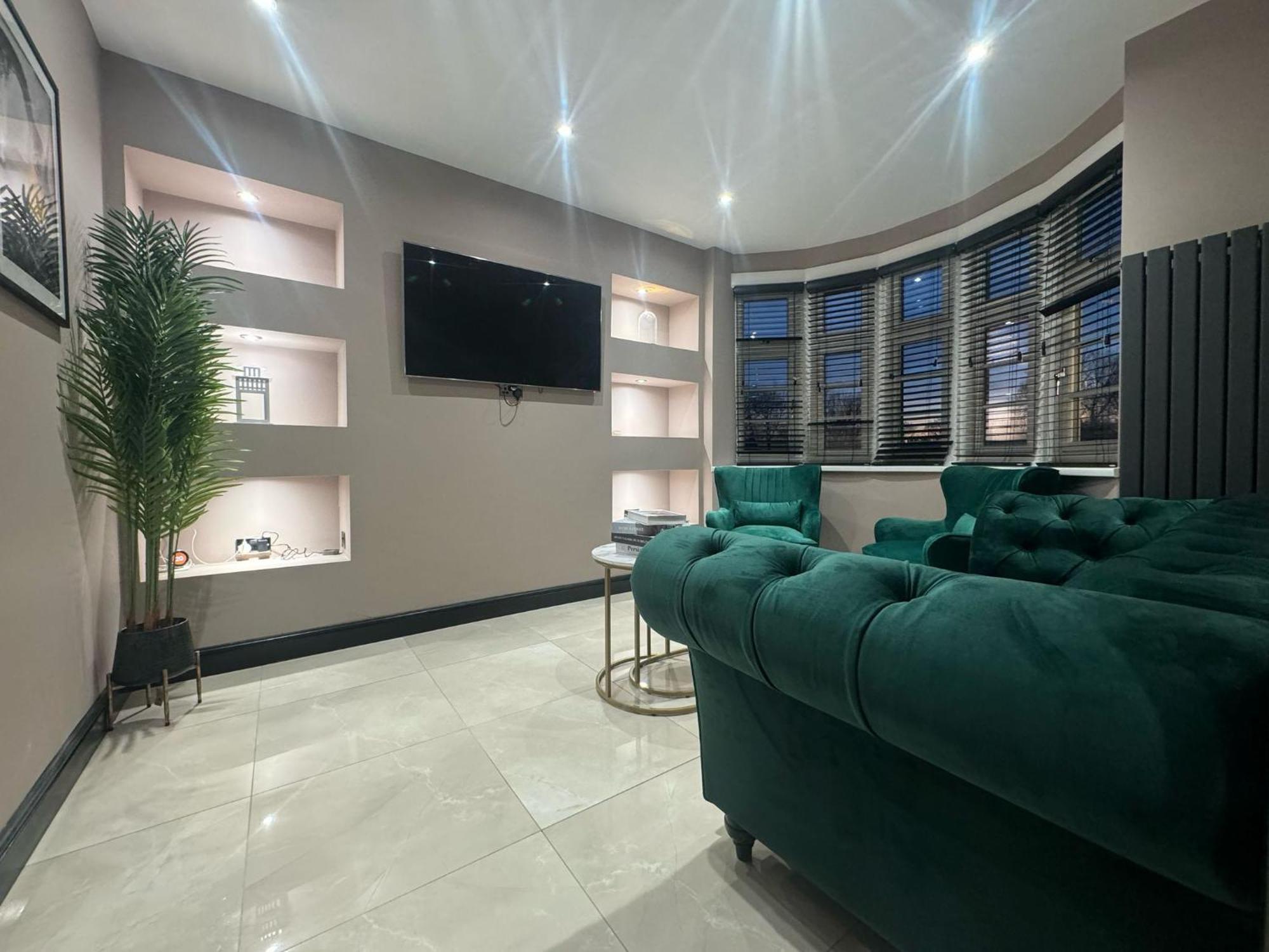 Luxury 3bed Hot Tub And Sauna Facilities Amazing Location * Birmingham