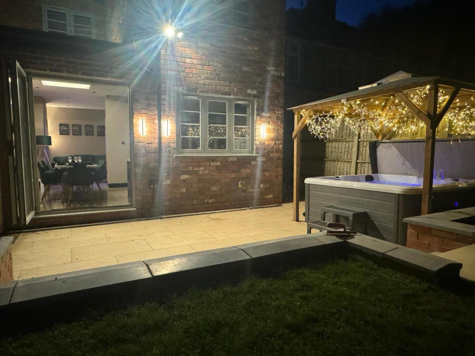Villa Luxury 3bed Hot Tub And Sauna Facilities Amazing Location Birmingham