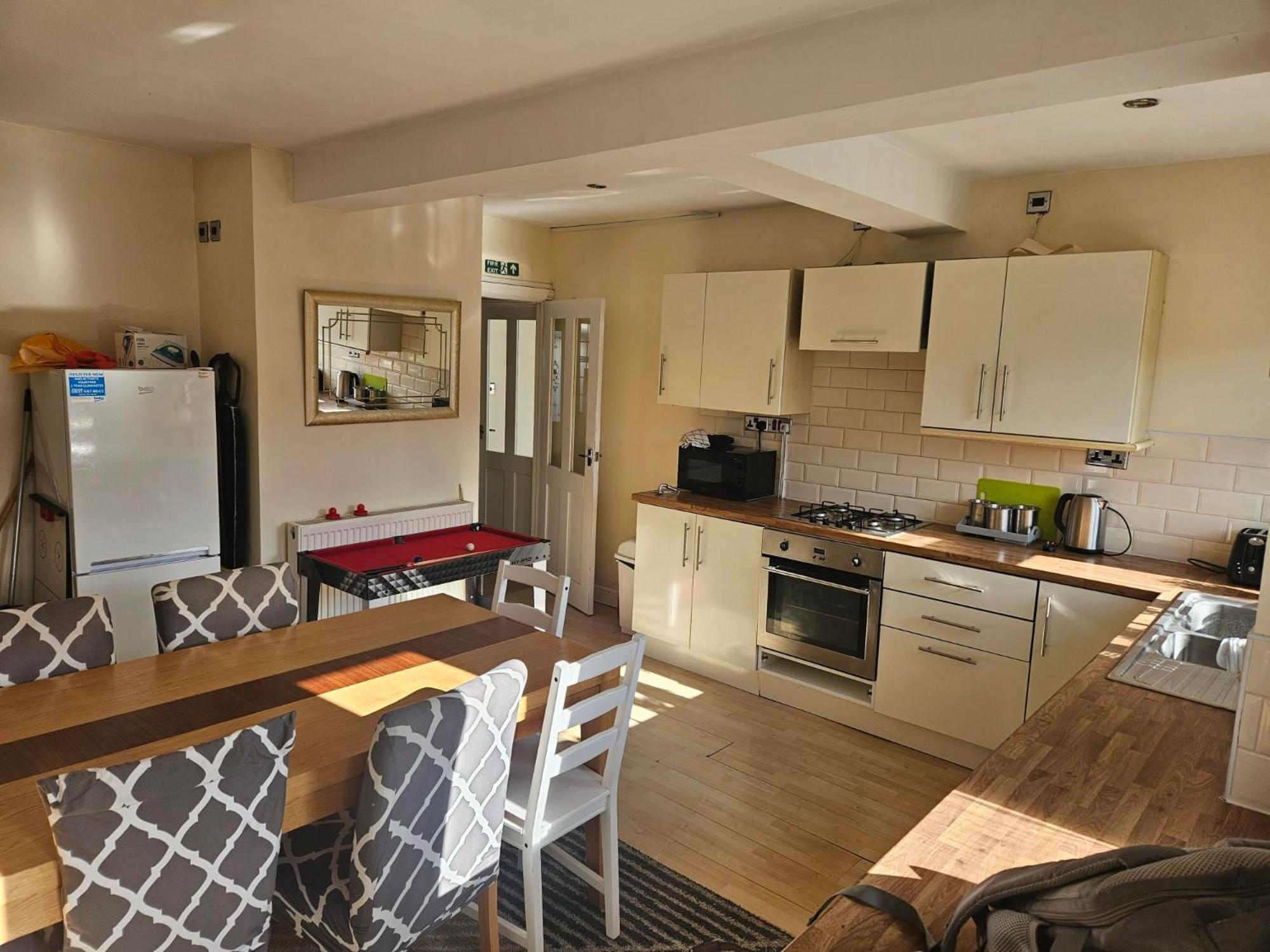5 Bedroom House- 7 Beds - Separate Living Room- Wifi -garden- Parking * Birmingham