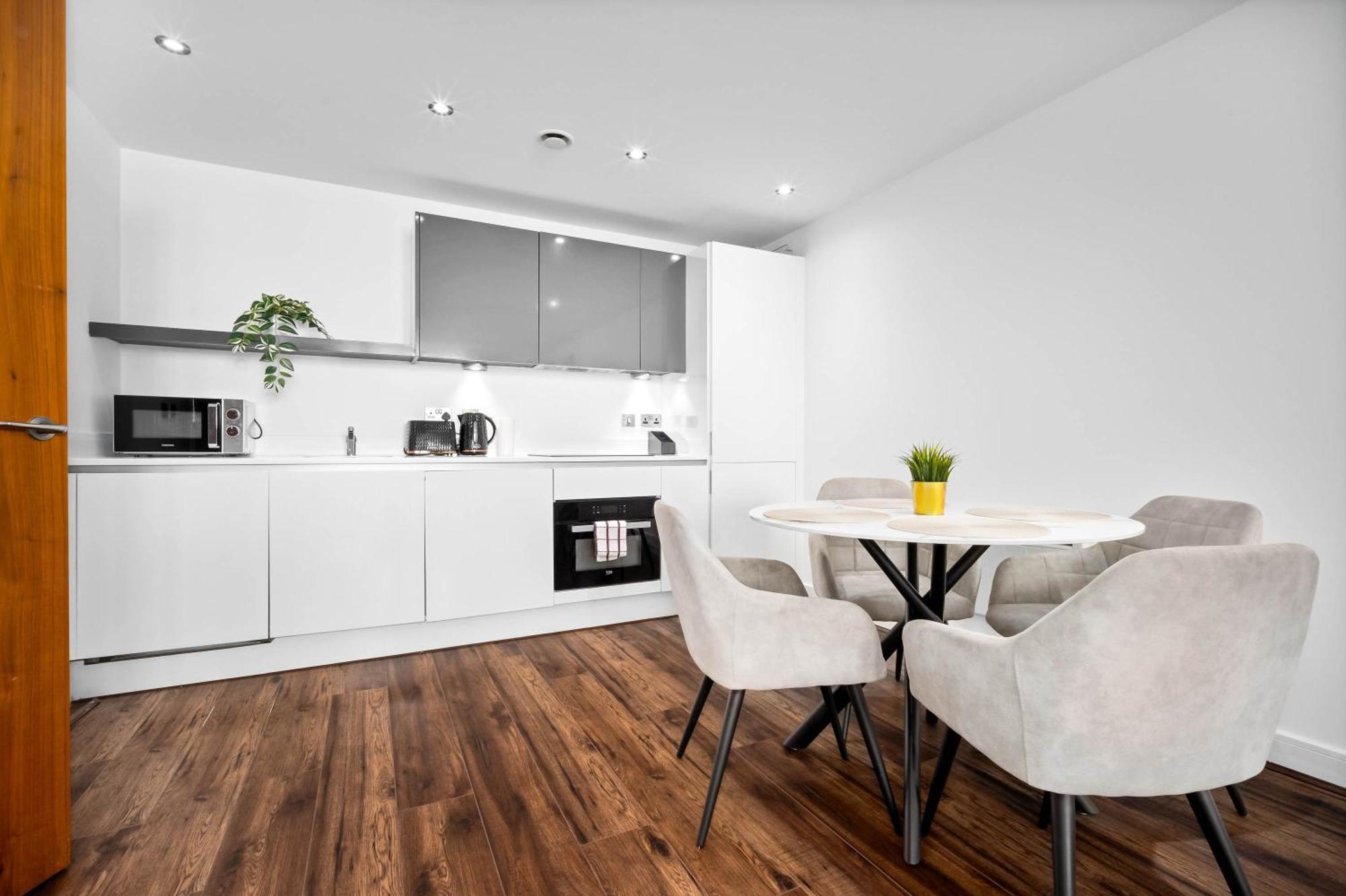 Stylish 2 Bedroom Apartment - City Centre - Free Netflix 404R *