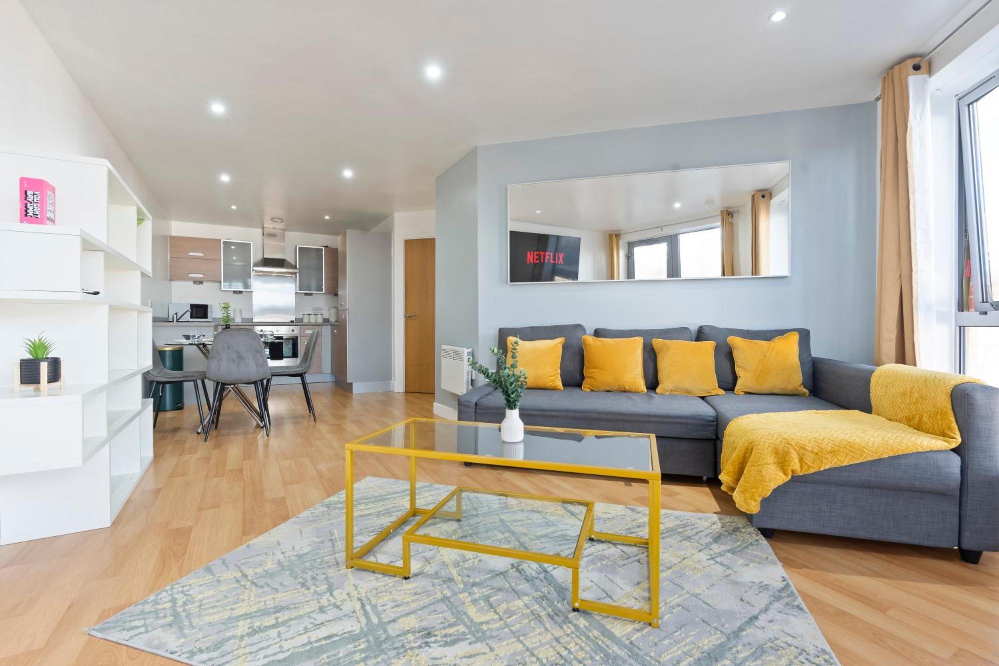 Stylish Centre Apartment- 3 Beds