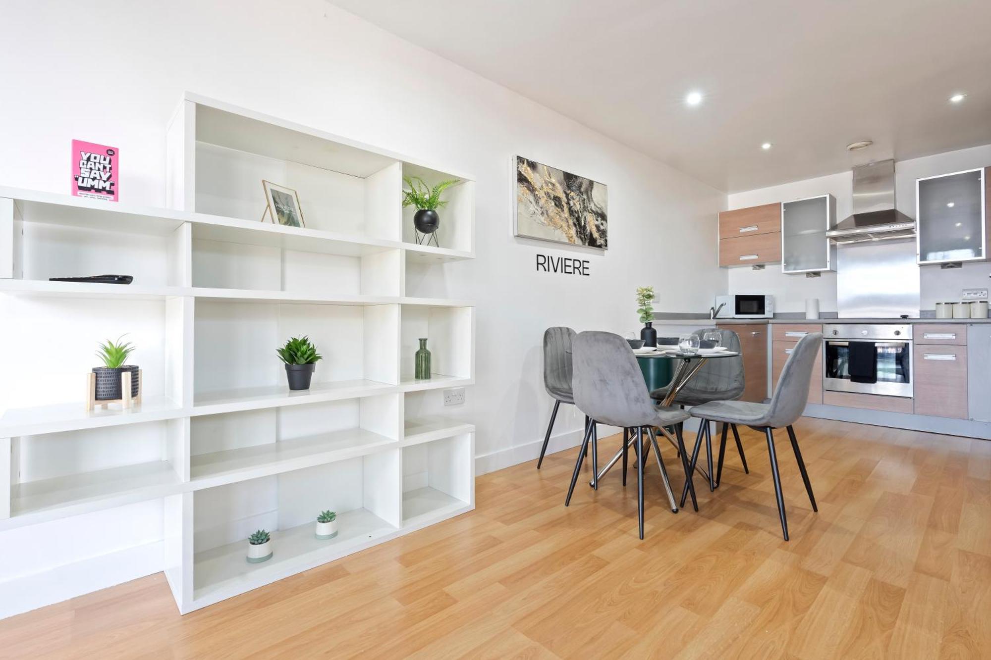 Apartment Stylish Centre Apartment- 3 Beds