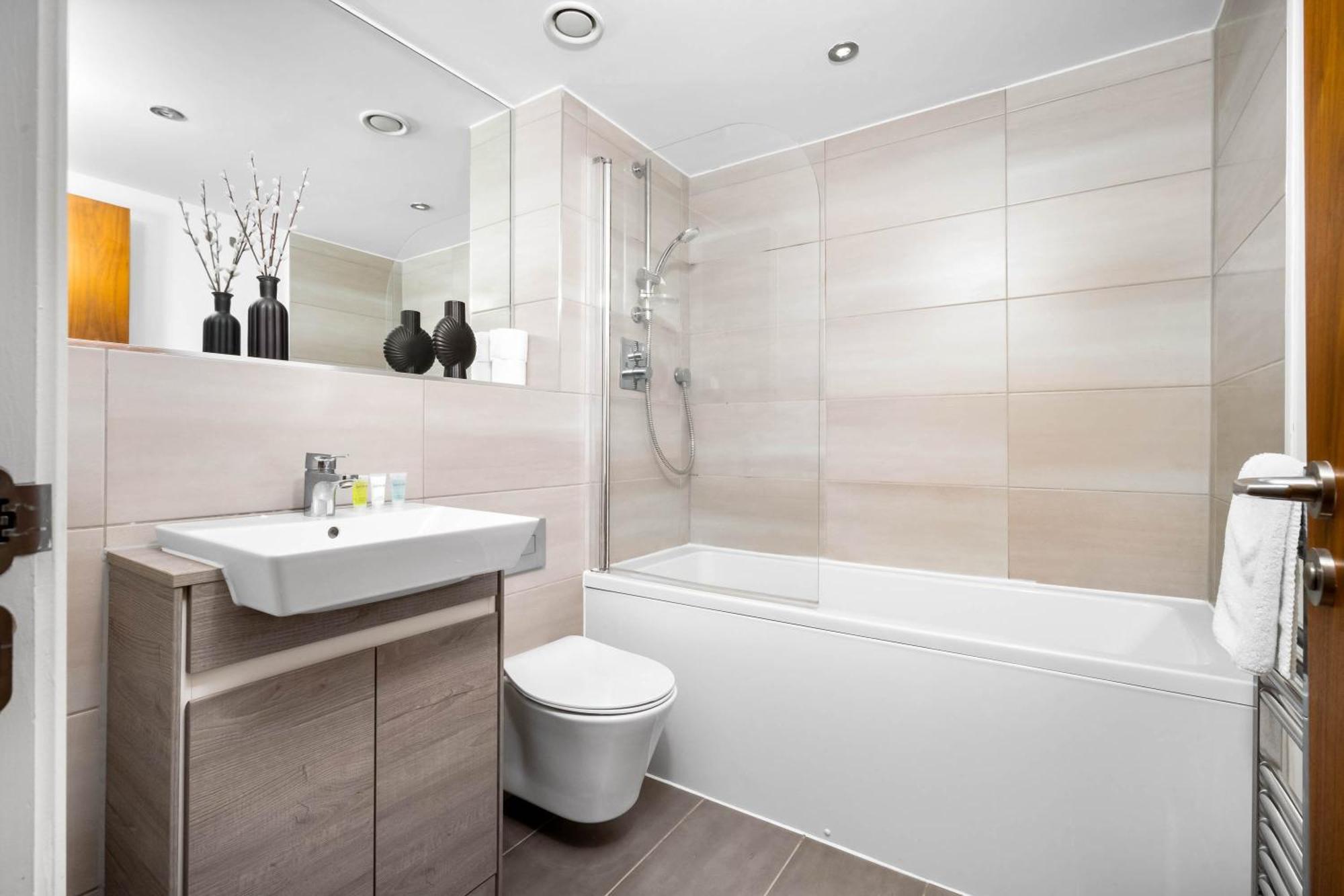 Stylish 2 Bedroom Apartment - City Centre - Free Netflix 404R Birmingham