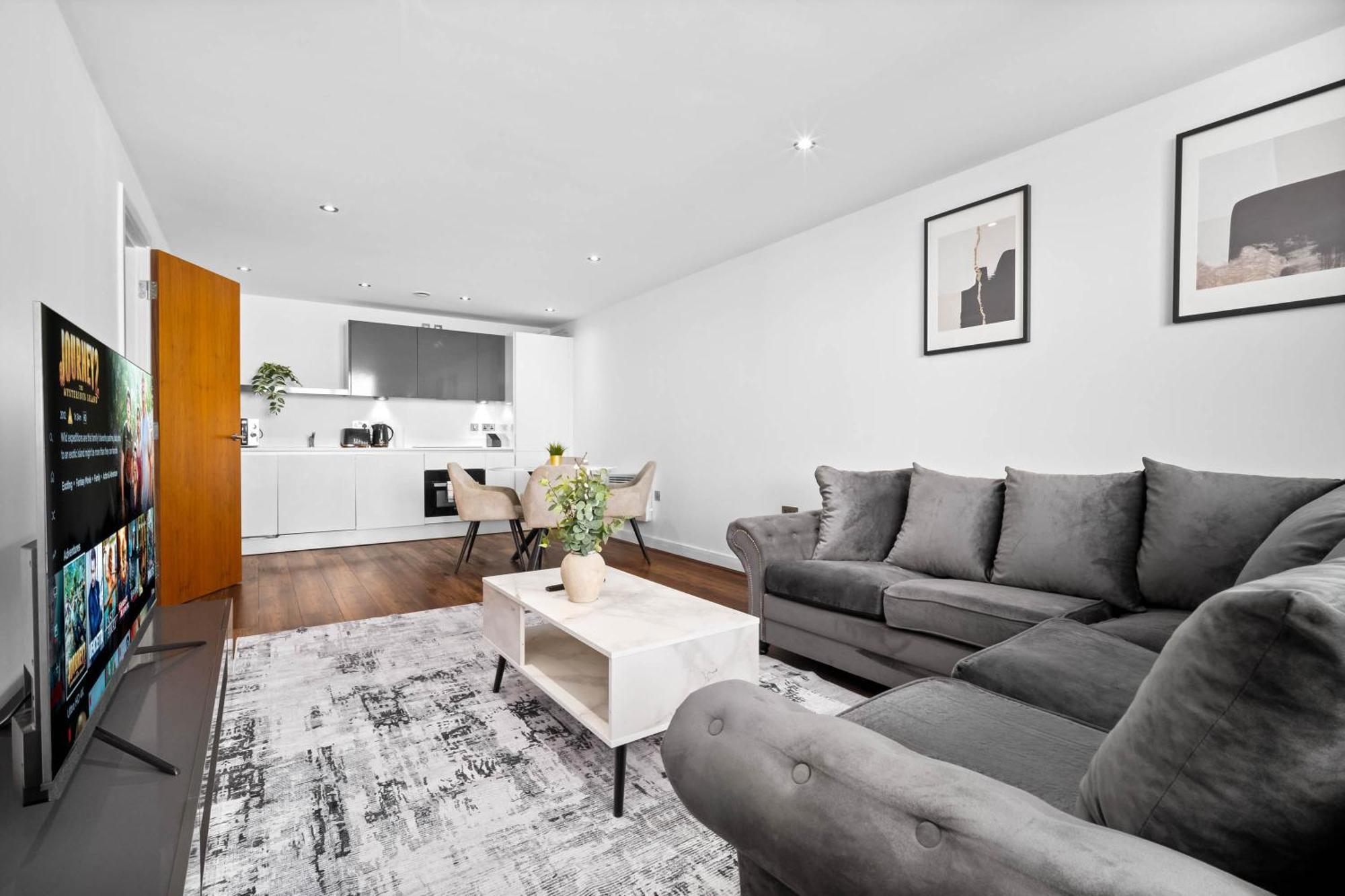 Stylish 2 Bedroom Apartment - City Centre - Free Netflix 404R