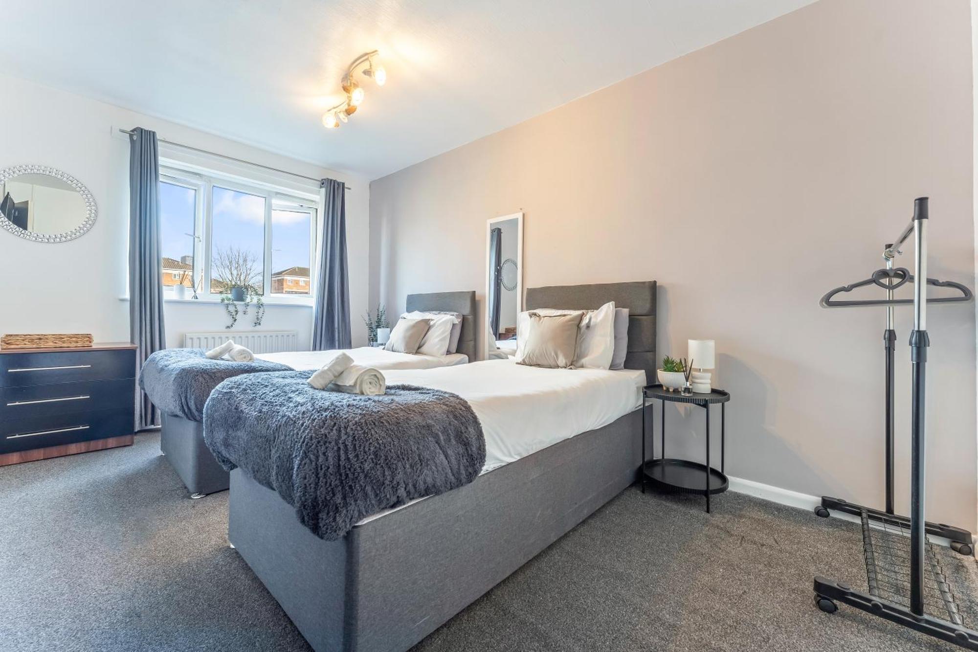 Spacious 3-br Sleeps 8 Apartment Birmingham
