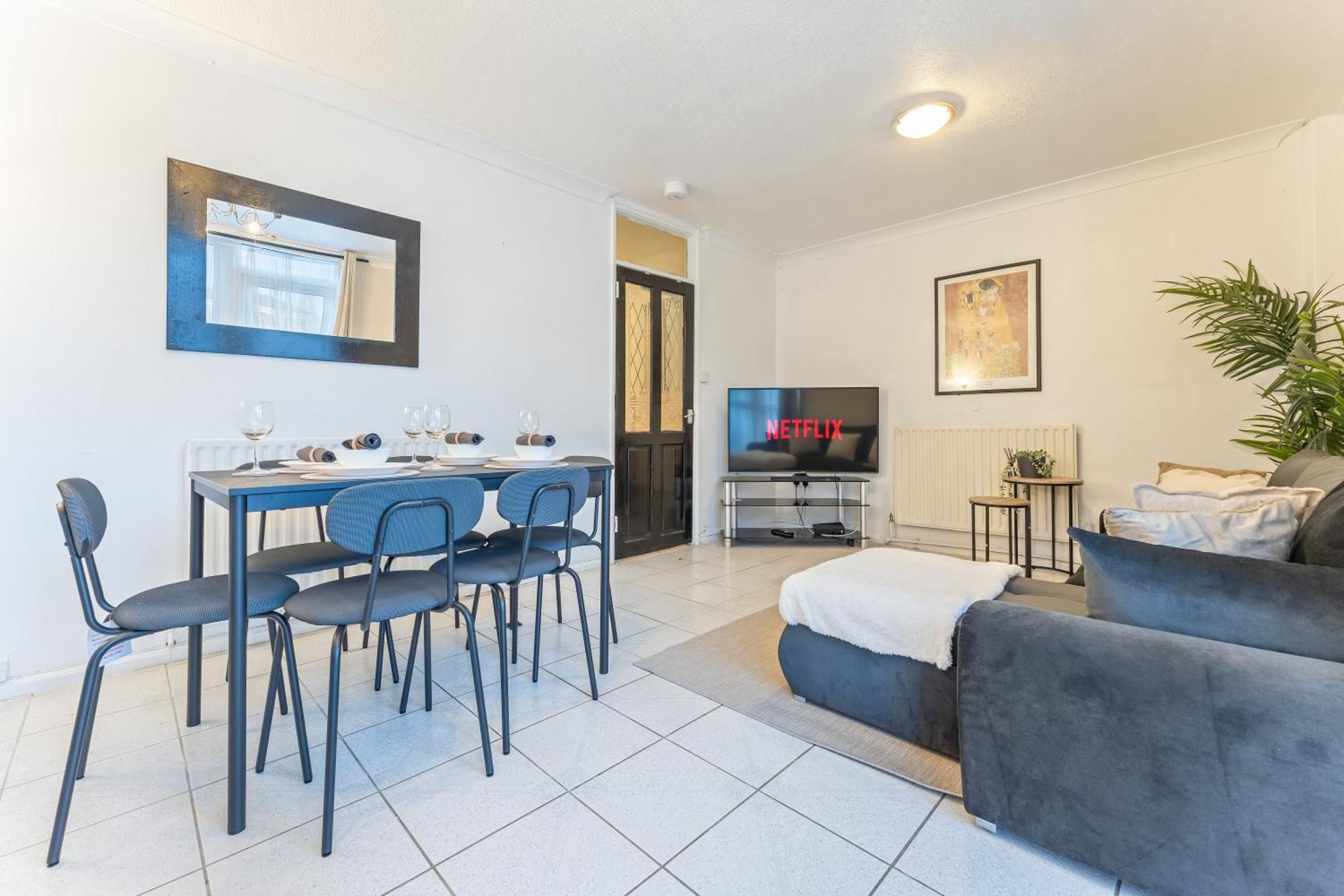 Apartment Spacious 3-br Sleeps 8