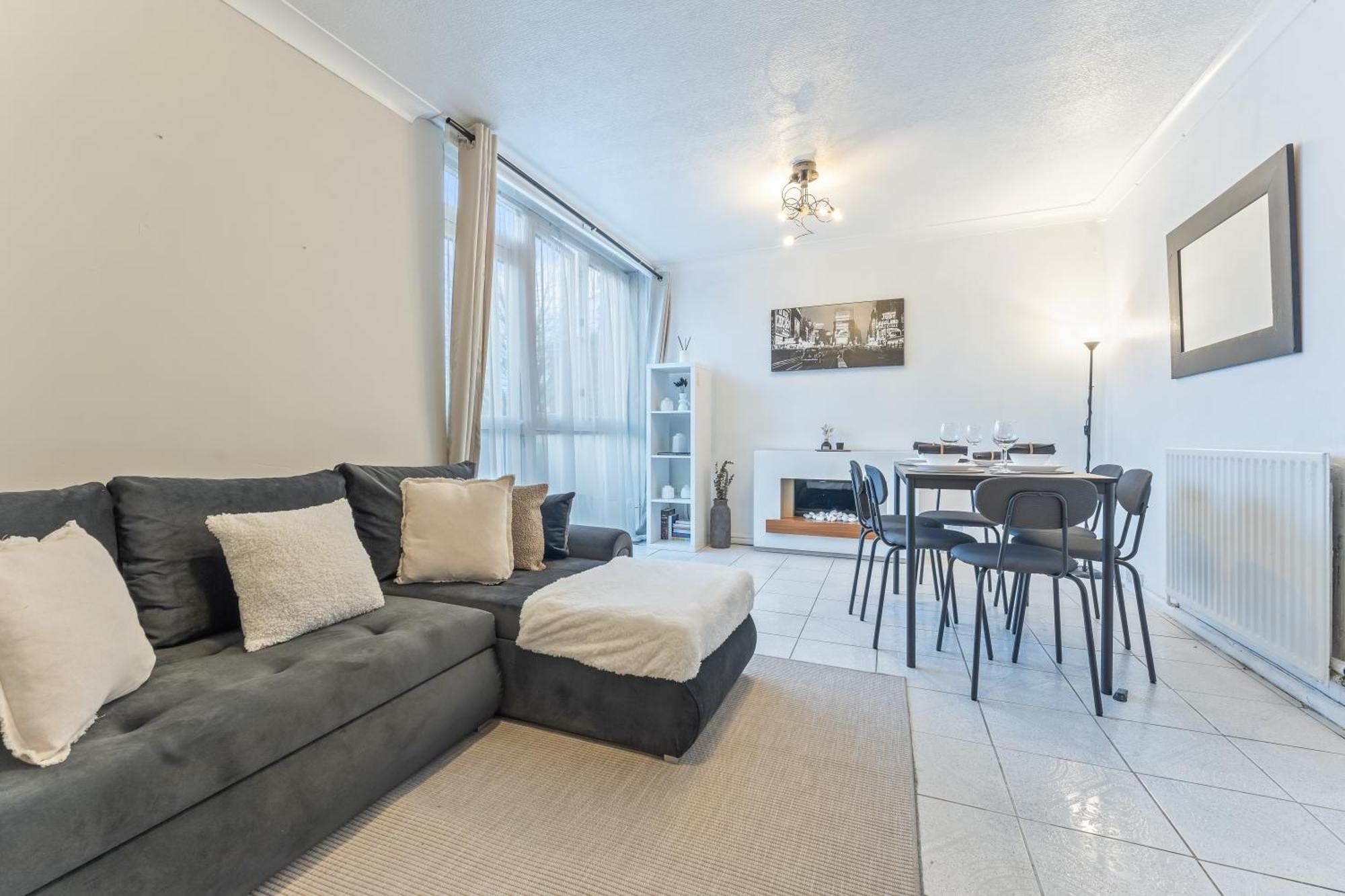 Spacious 3-br Sleeps 8 Apartment *