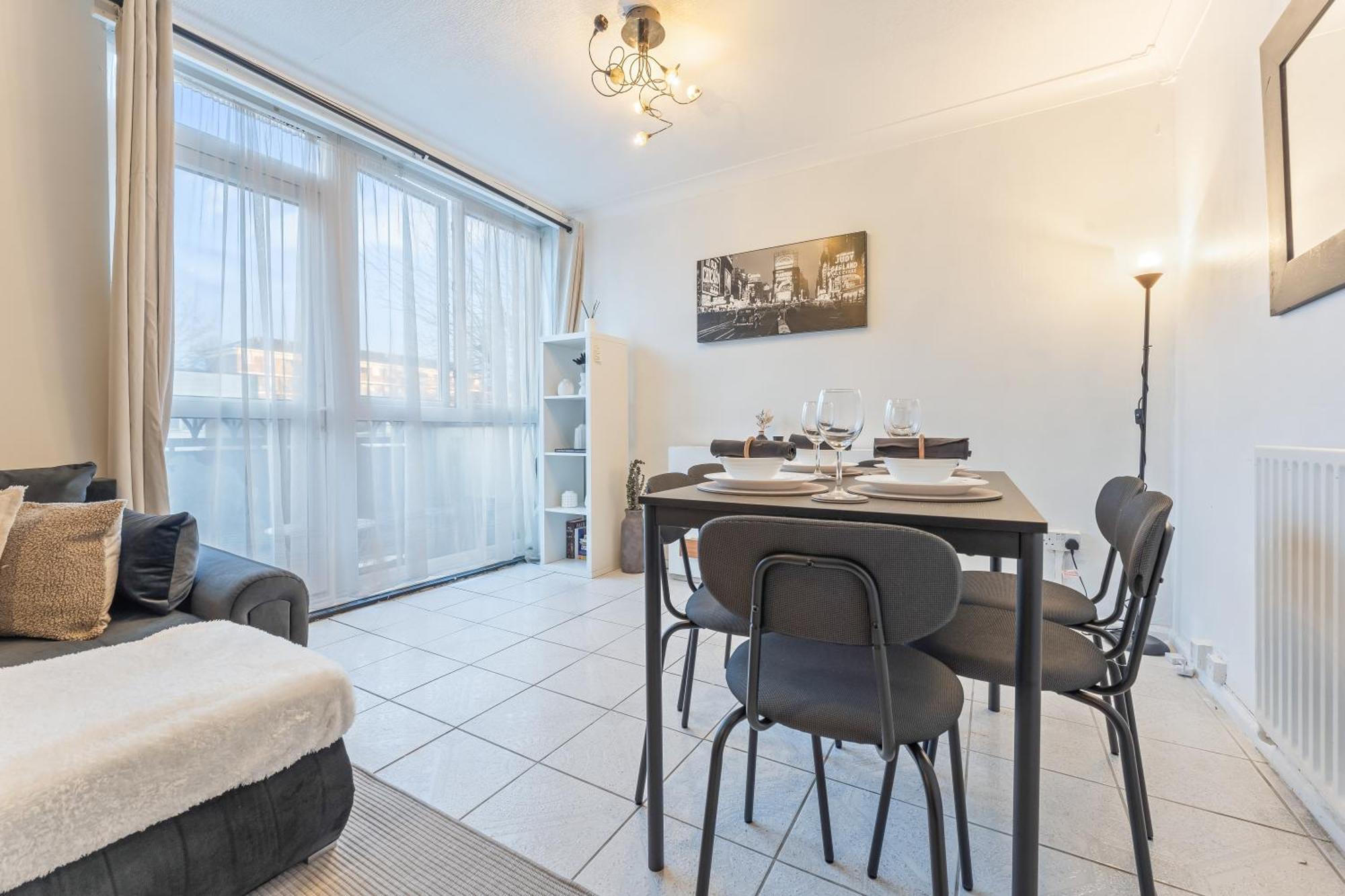 Spacious 3-br Sleeps 8 Apartment Birmingham