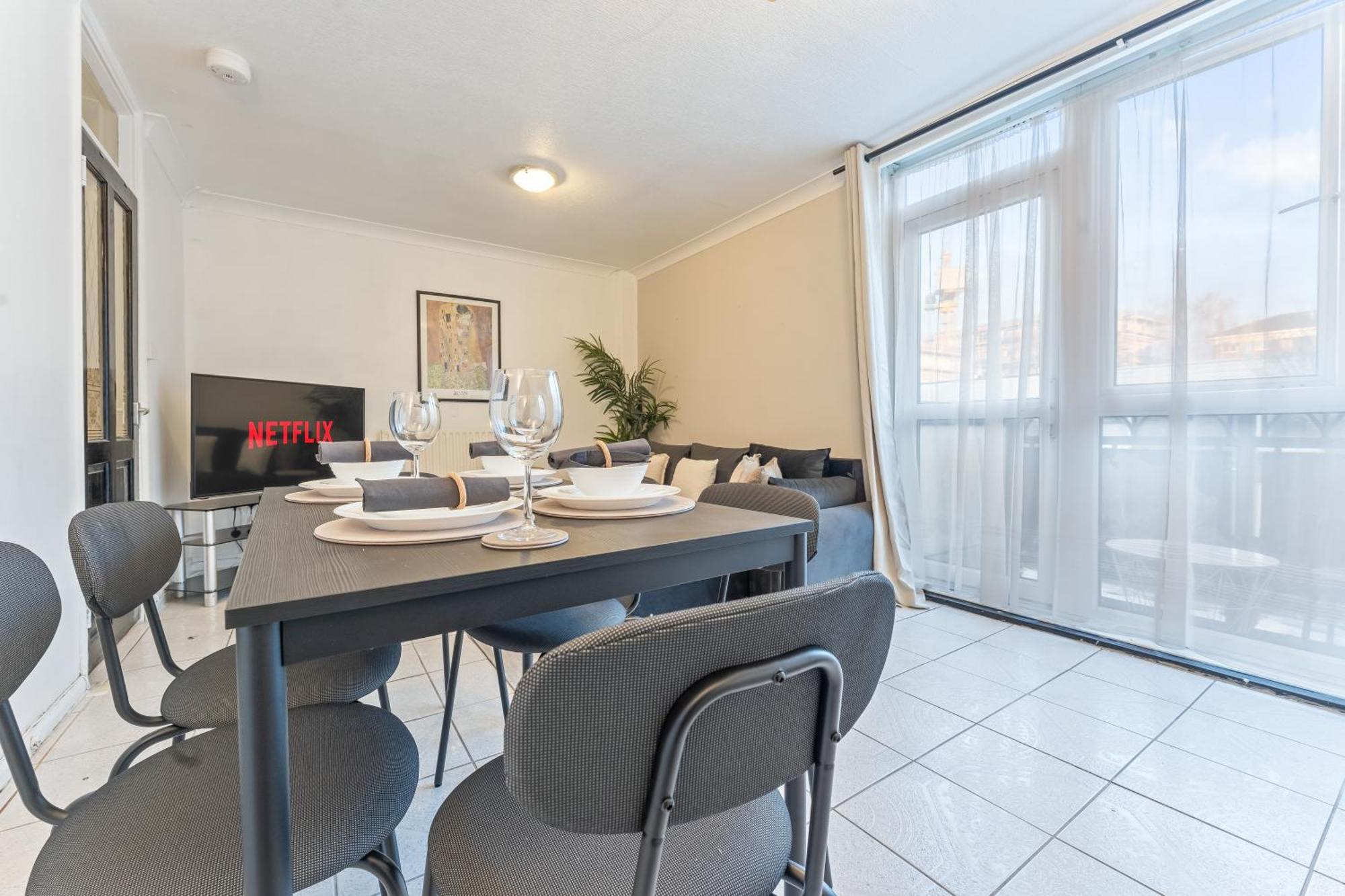 Spacious 3-br Sleeps 8 Apartment