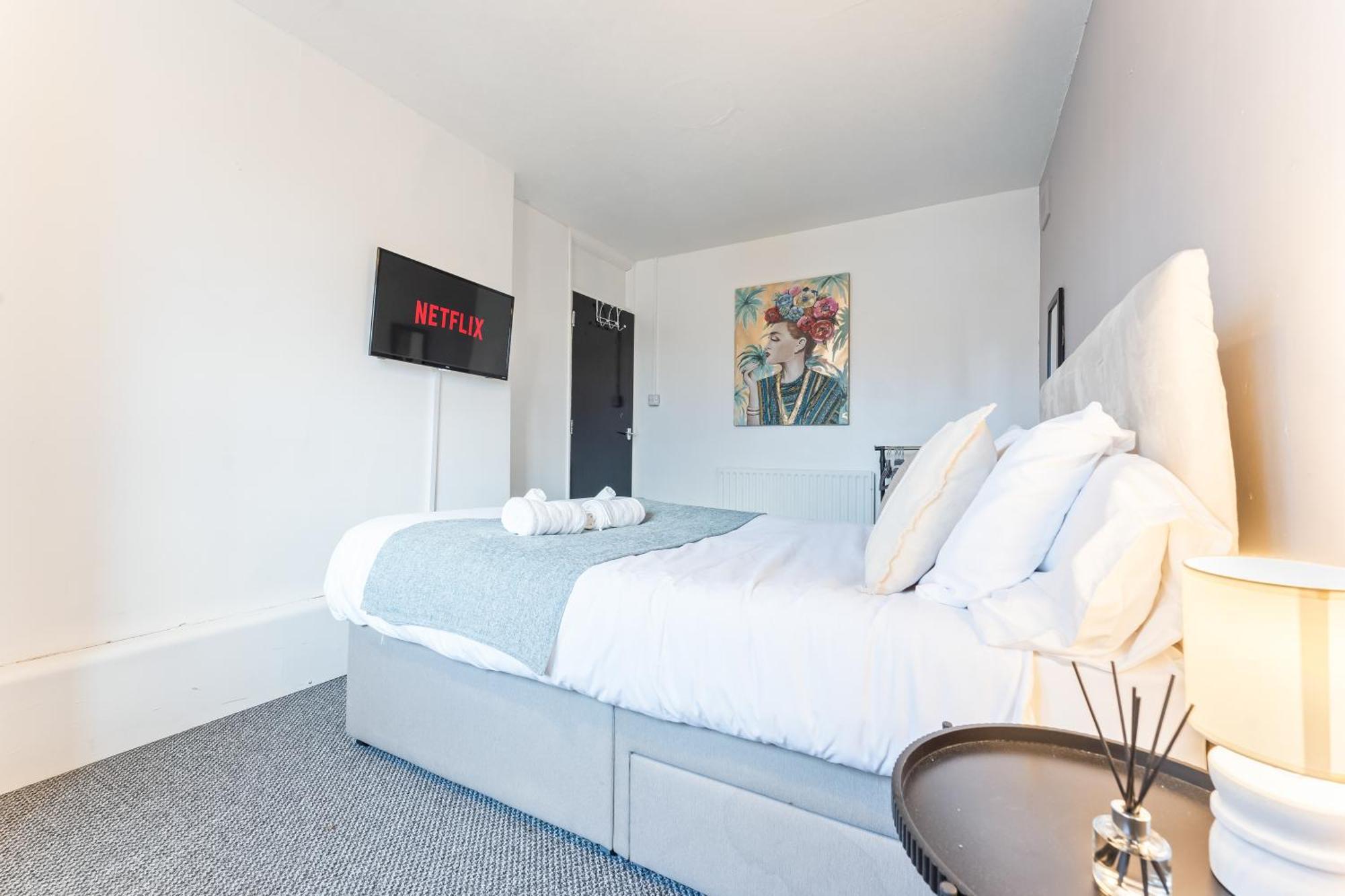 Spacious 3-br Sleeps 8 Apartment Birmingham