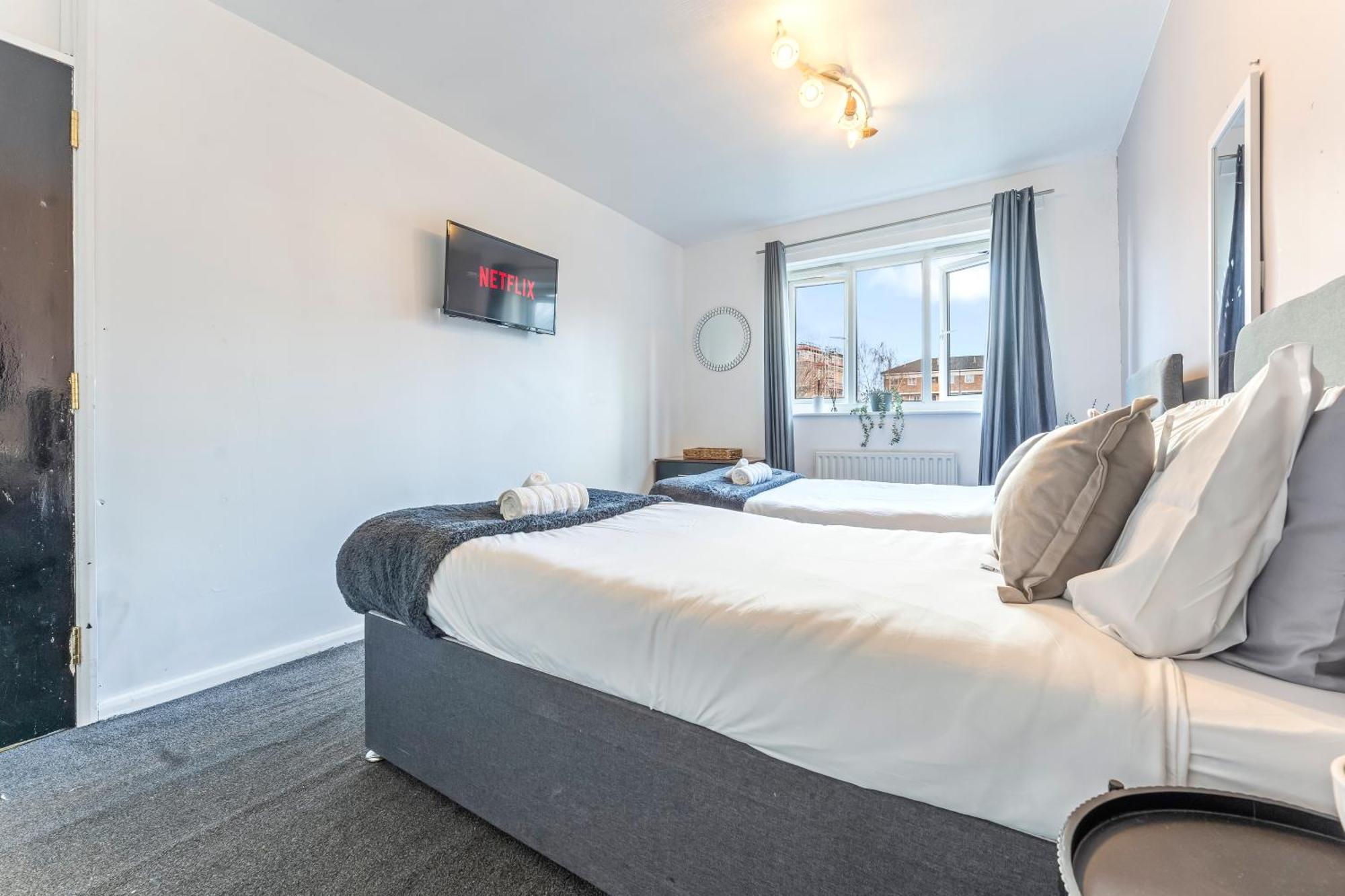 Spacious 3-br Sleeps 8