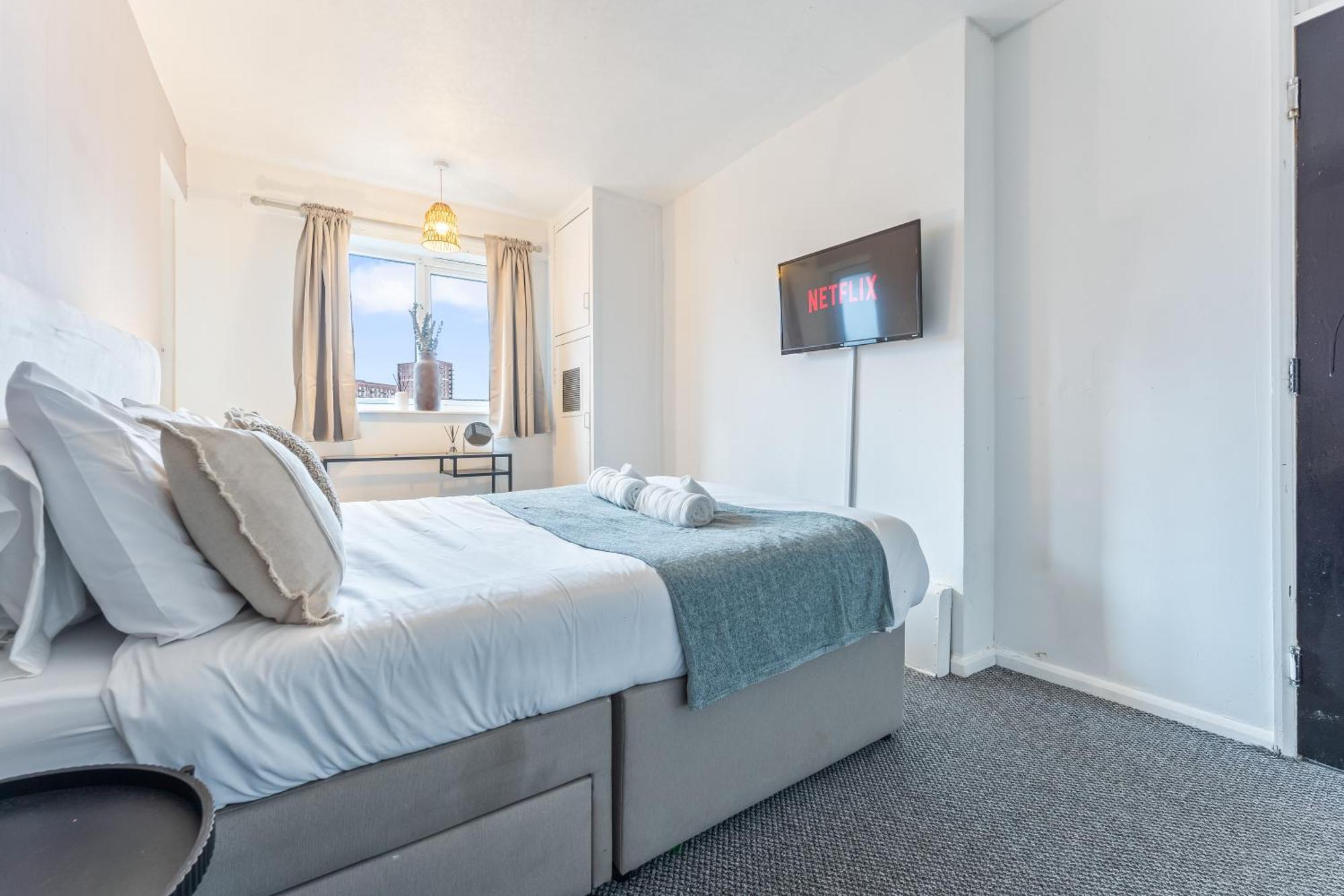 Spacious 3-br Sleeps 8 Apartment *