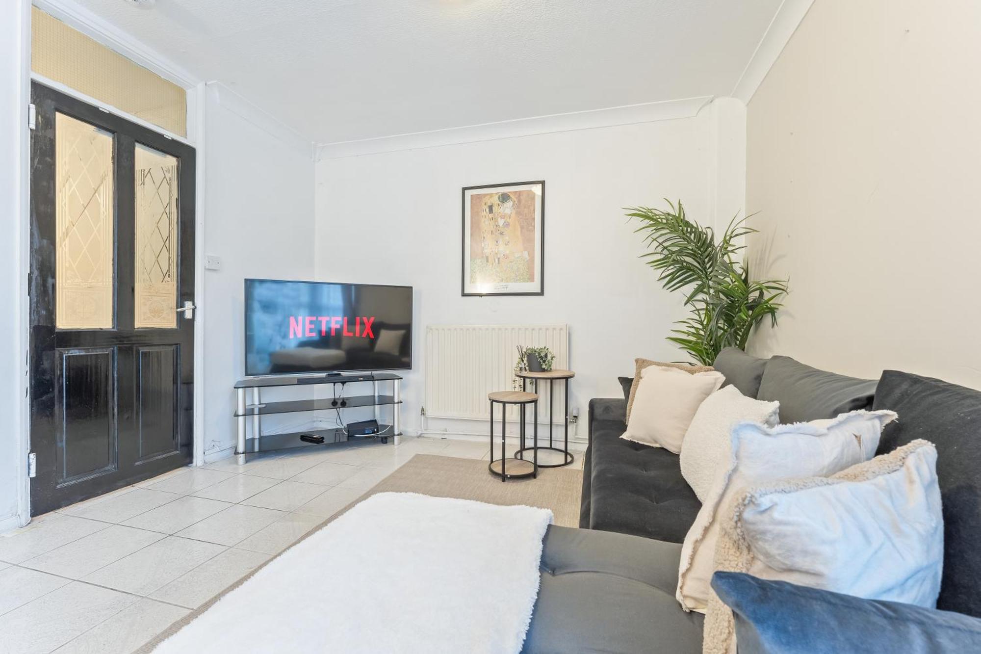 Spacious 3-br Sleeps 8 Birmingham