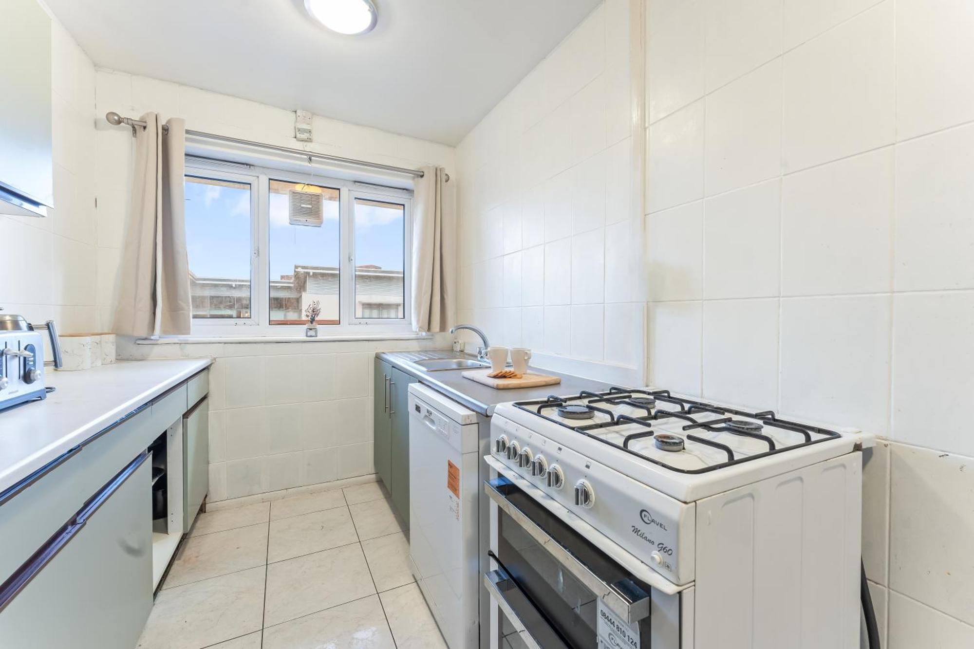 Spacious 3-br Sleeps 8 Apartment *
