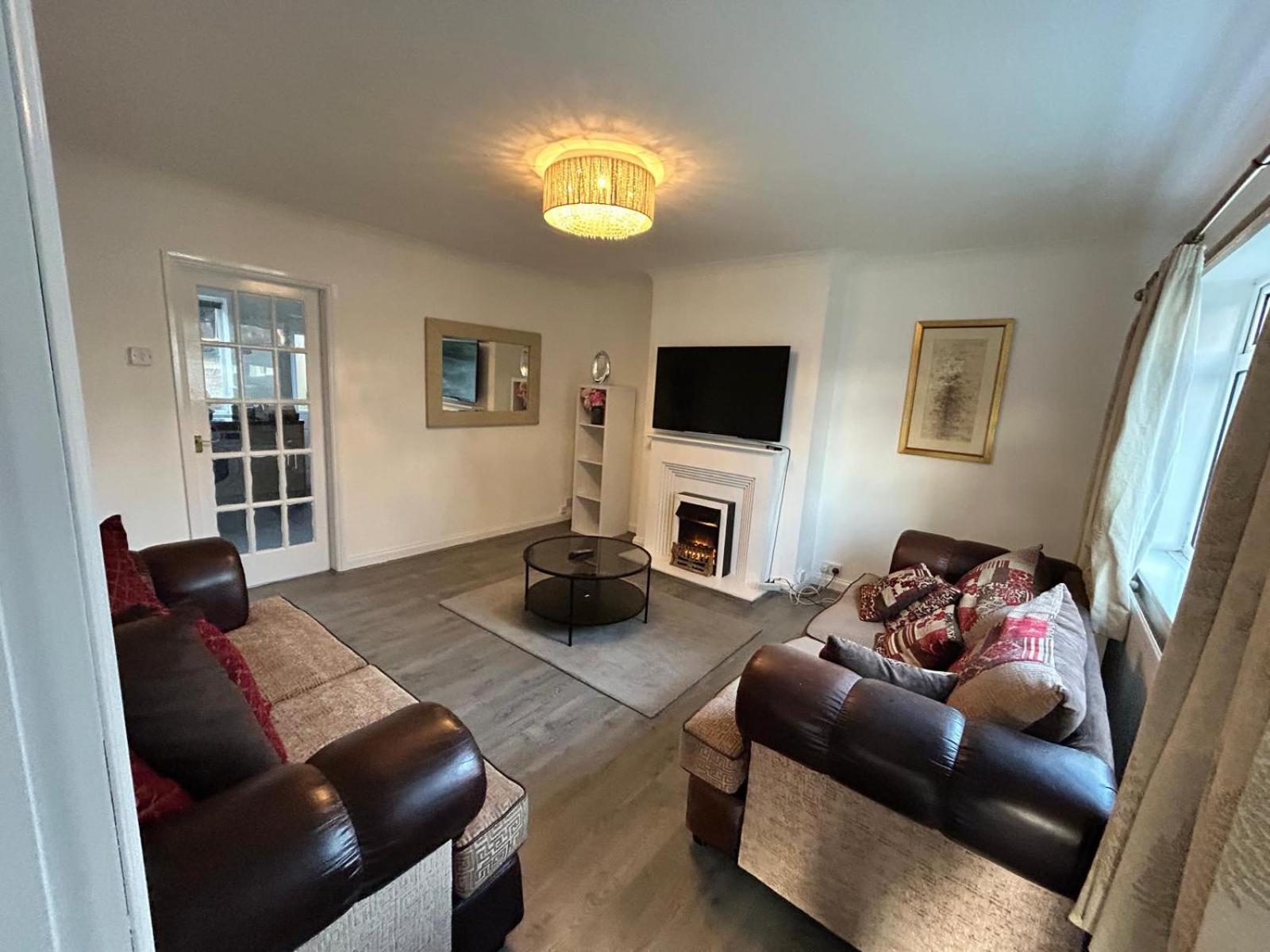 Quiet Double Near Queen Elizabeth Hospital And *