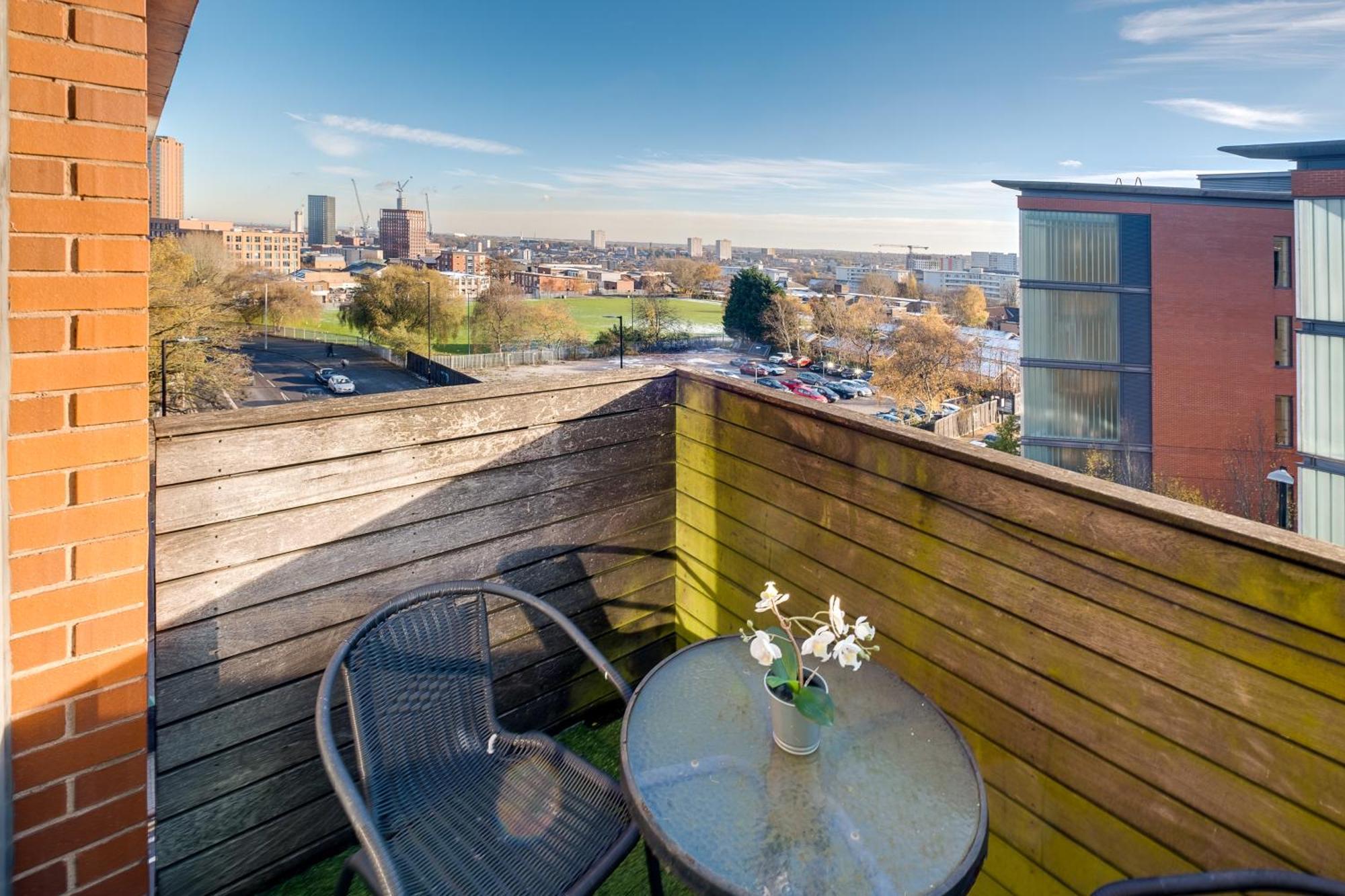 Pan Asian With Free Park - 28 Night Apartment Birmingham