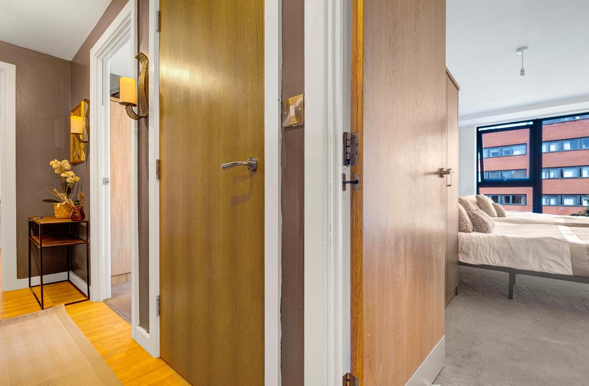 Thai 28 Nights With Pool Table And Freepark Apartment