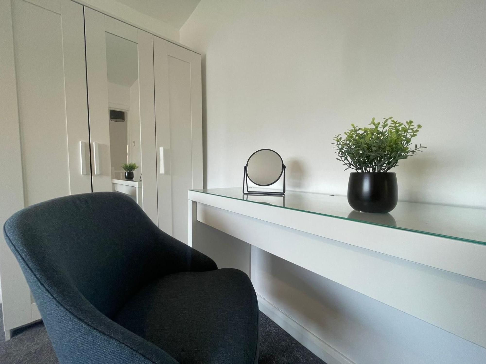 Corporate - 4 Bedroom In Birmingham
