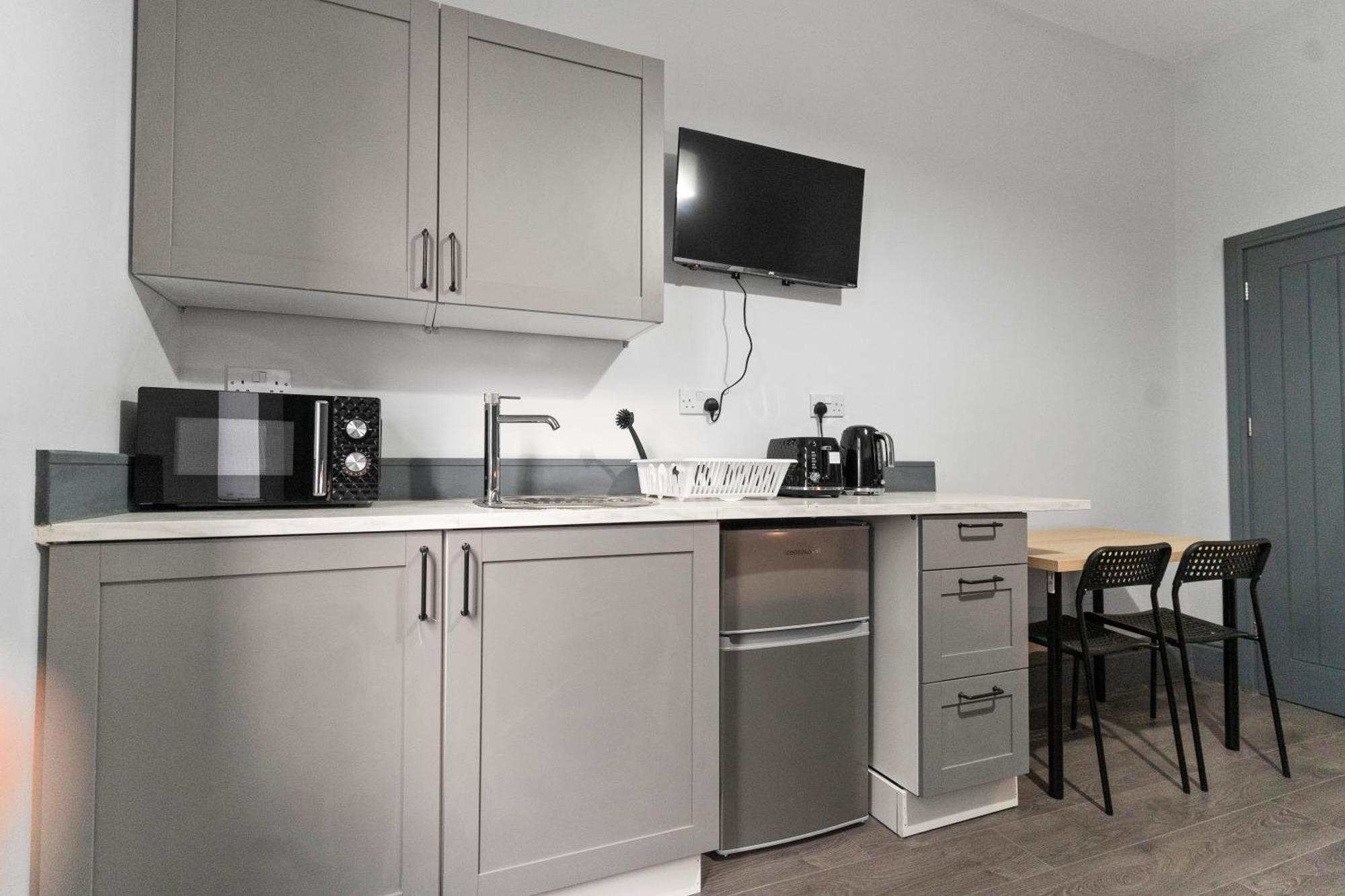 Lovely Moseley Studio- 4 Apartment