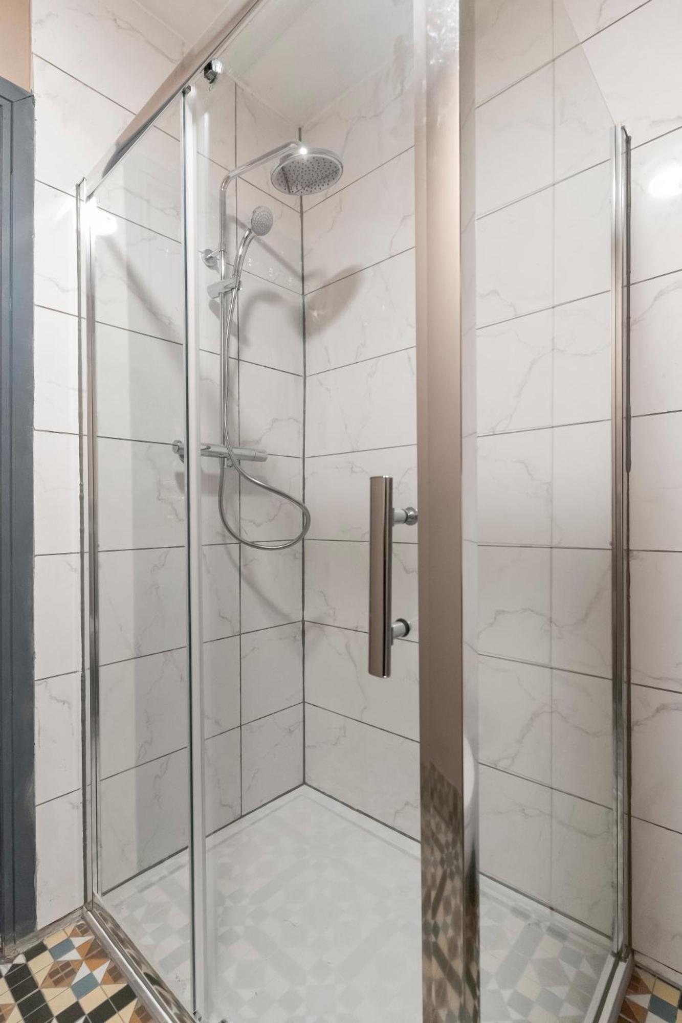 Modern Moseley - 3 *