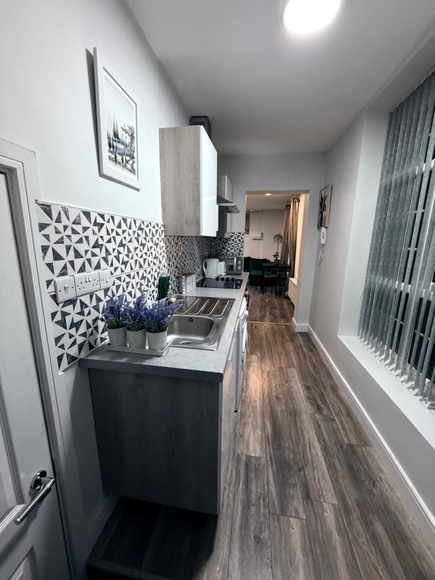 Luxury Apartment *
