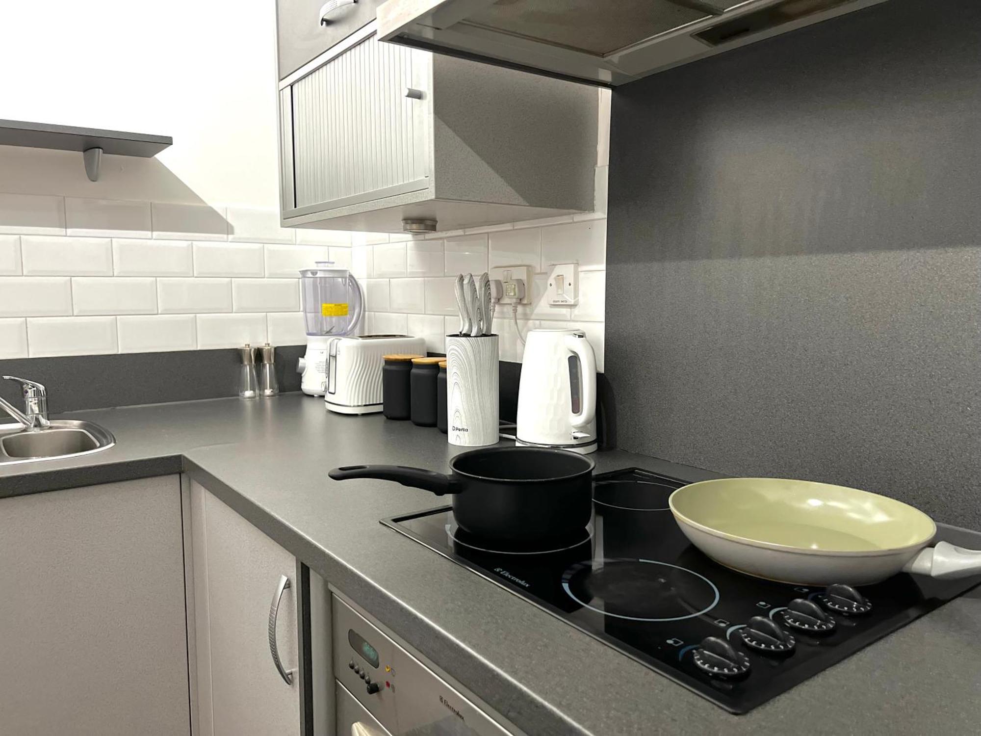 Apartment Centre Escape - Stylish And Serene 1br *