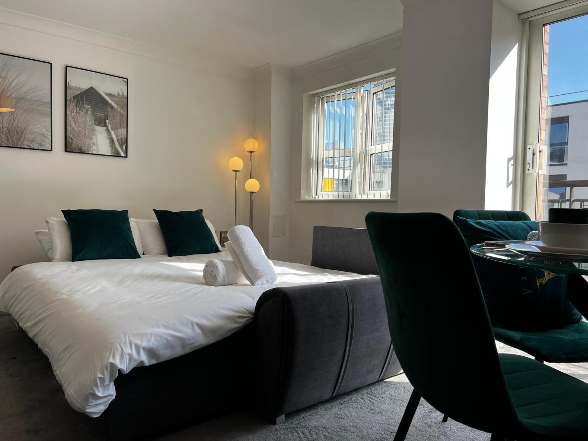 Apartment Centre Escape - Stylish And Serene 1br