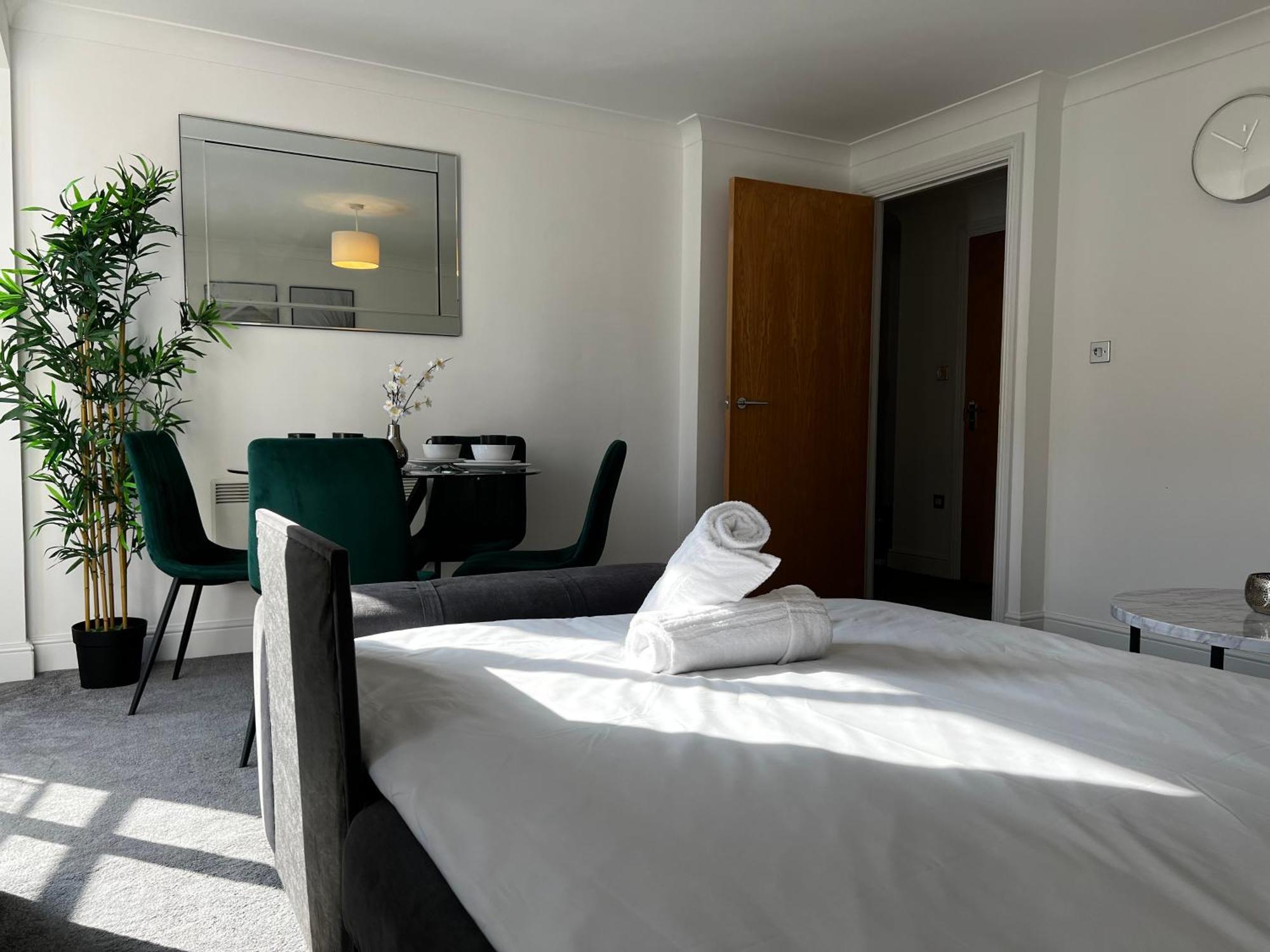 Apartment Centre Escape - Stylish And Serene 1br