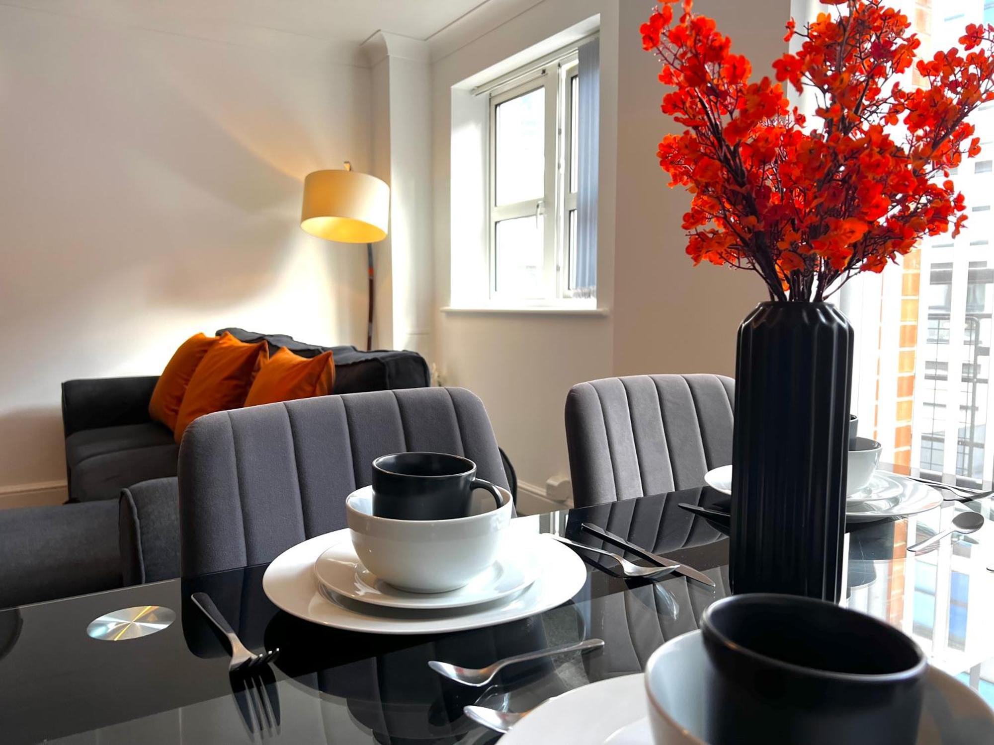 City Centre Gem - Stylish 1 Bedroom Stay * Birmingham