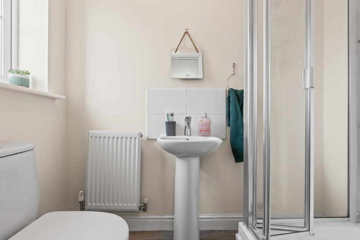 Quaint Sleeps6 3bdr Bham Cc 10 Mins Holiday home *