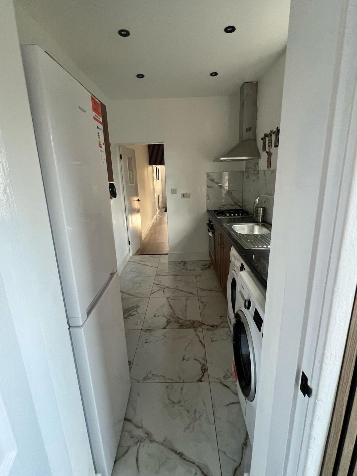 Free Parking ,Modern 4 Bedrooms 10Min From Birmingham City Centre Ideal For Contractors ,Groups And Families Holiday home