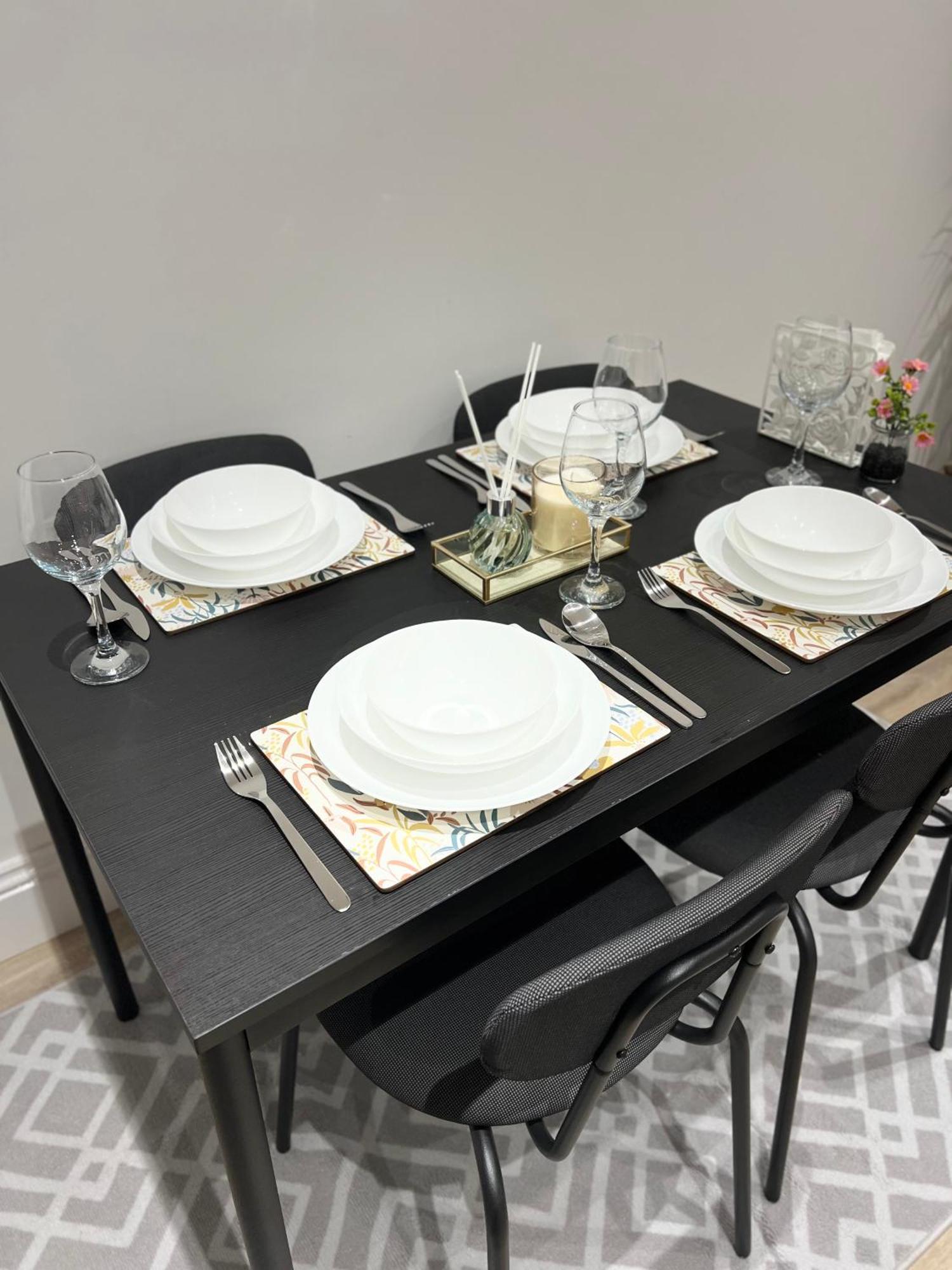 Free Parking ,Modern 4 Bedrooms 10Min From Birmingham City Centre Ideal For Contractors ,Groups And Families Holiday home Birmingham