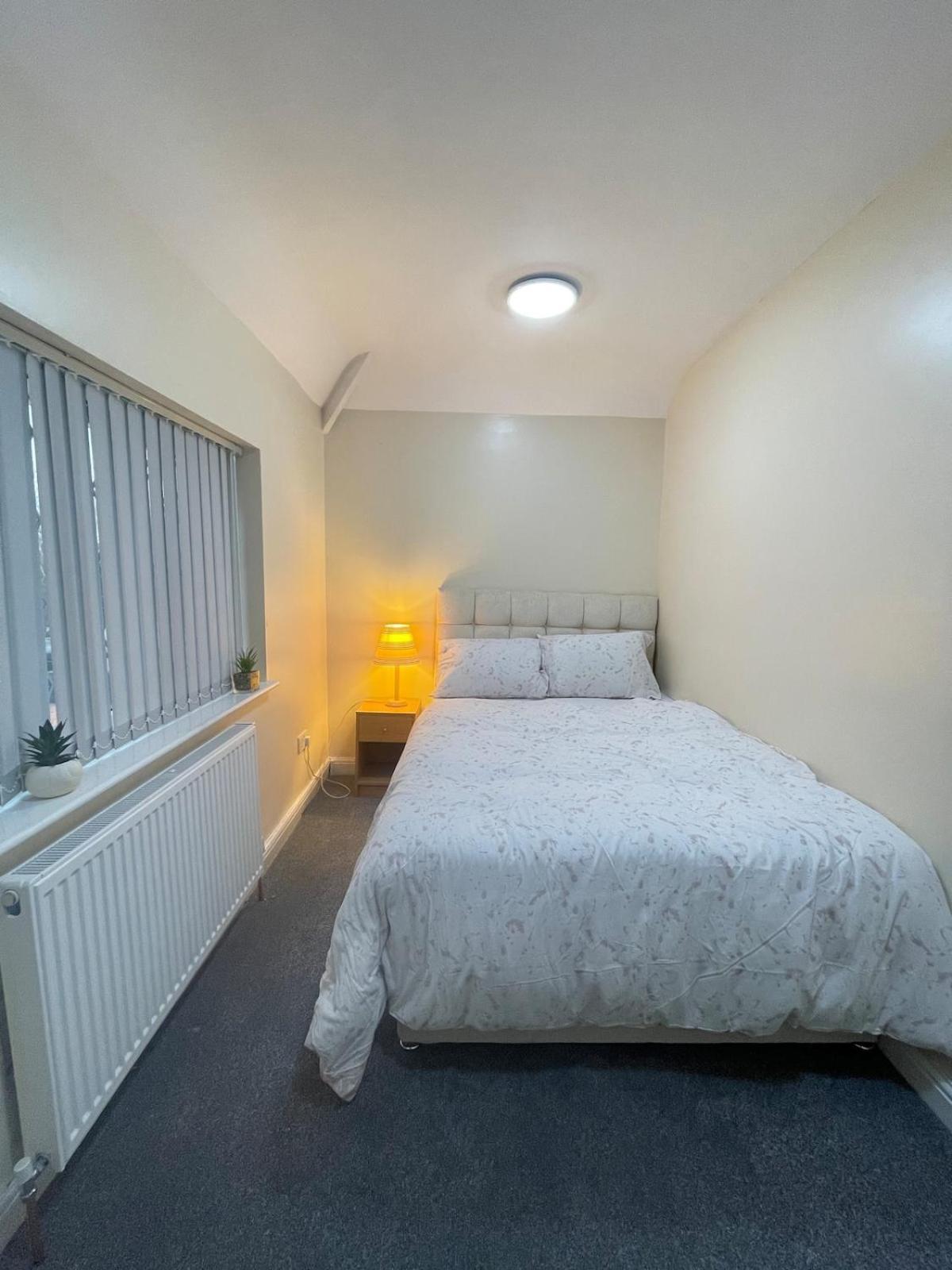 Luxury 2 Bed House And Pool Table In Harborne Birmingham
