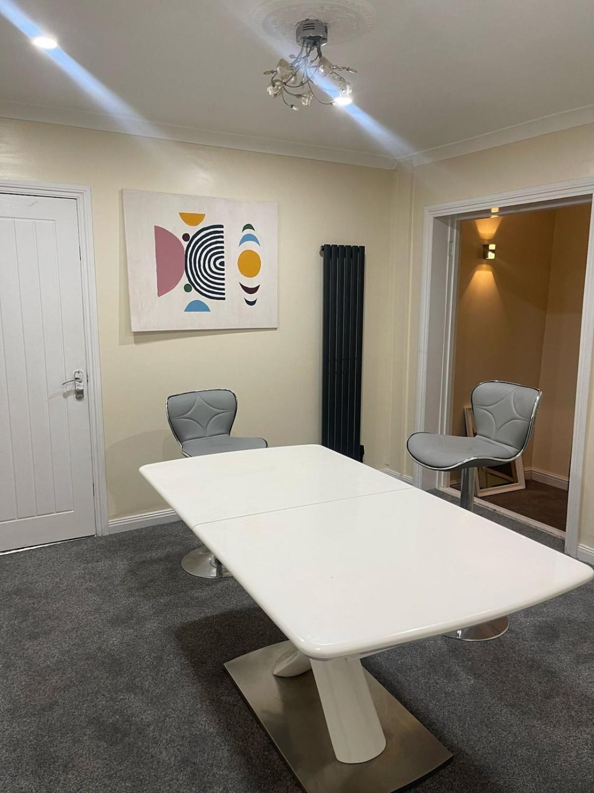Apartment Luxury 2 Bed House And Pool Table In Harborne