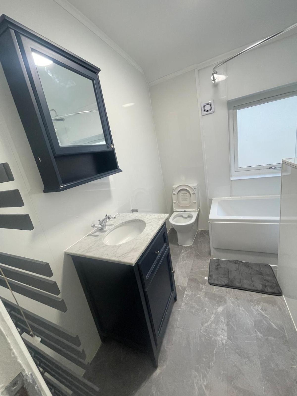 Luxury 2 Bed House And Pool Table In Harborne Apartment *
