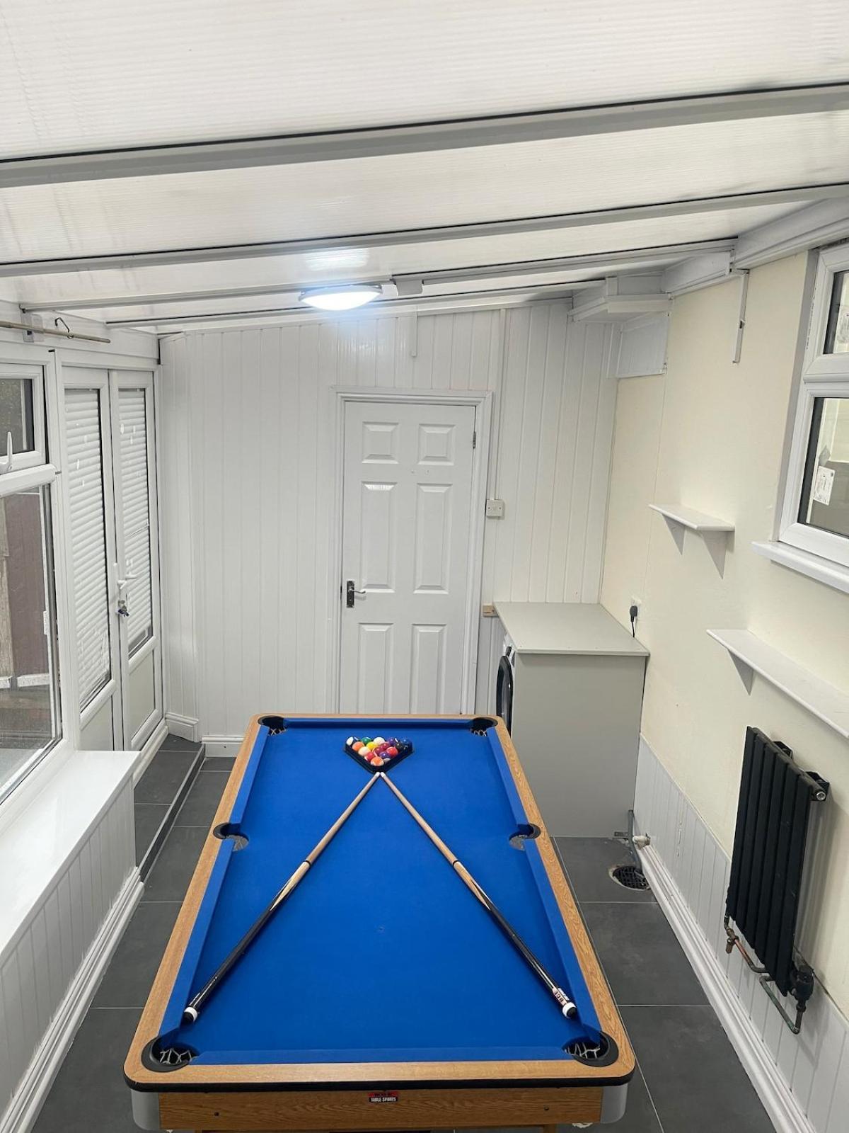 Luxury 2 Bed House And Pool Table In Harborne Apartment *