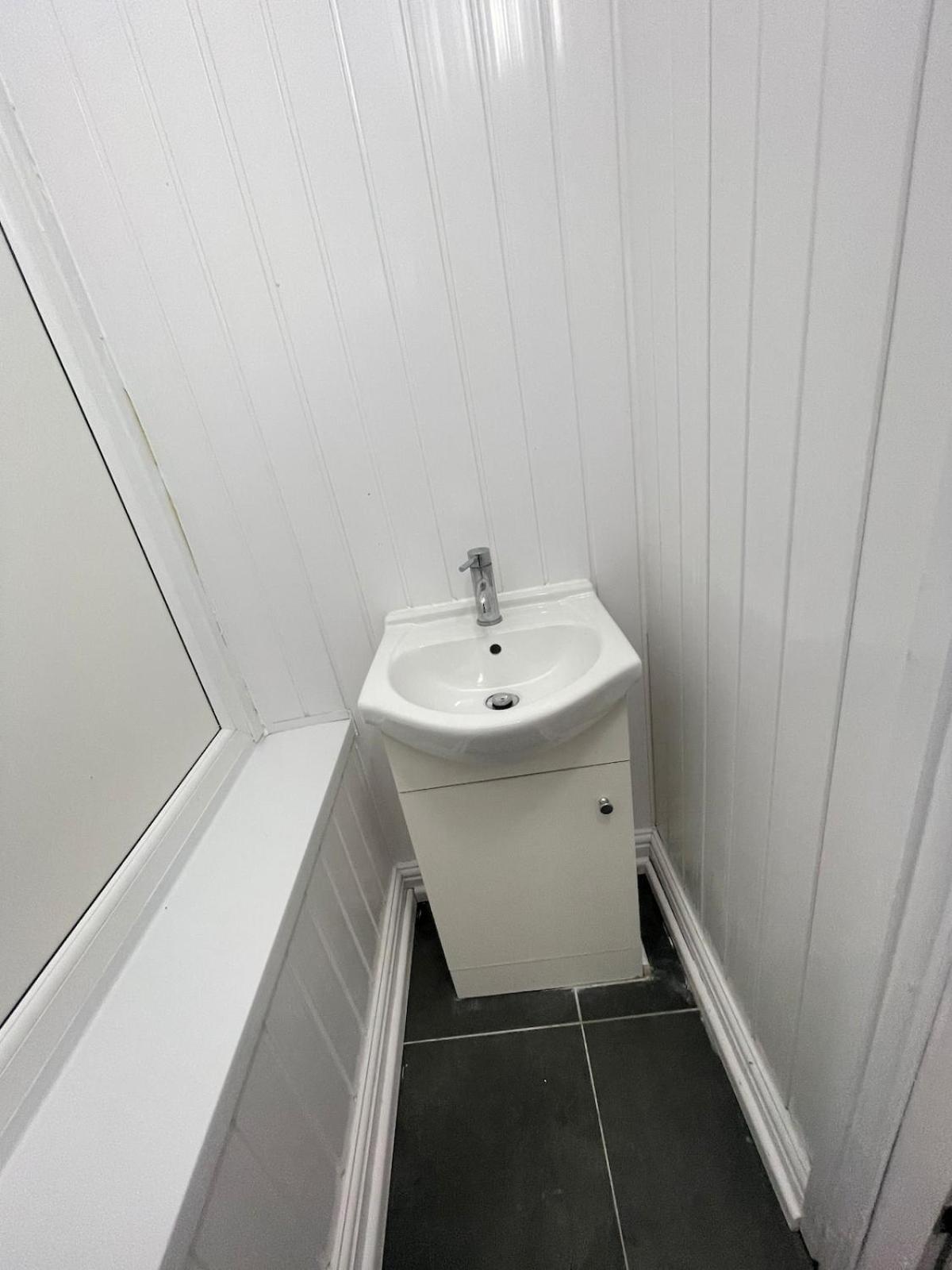 Luxury 2 Bed House And Pool Table In Harborne *