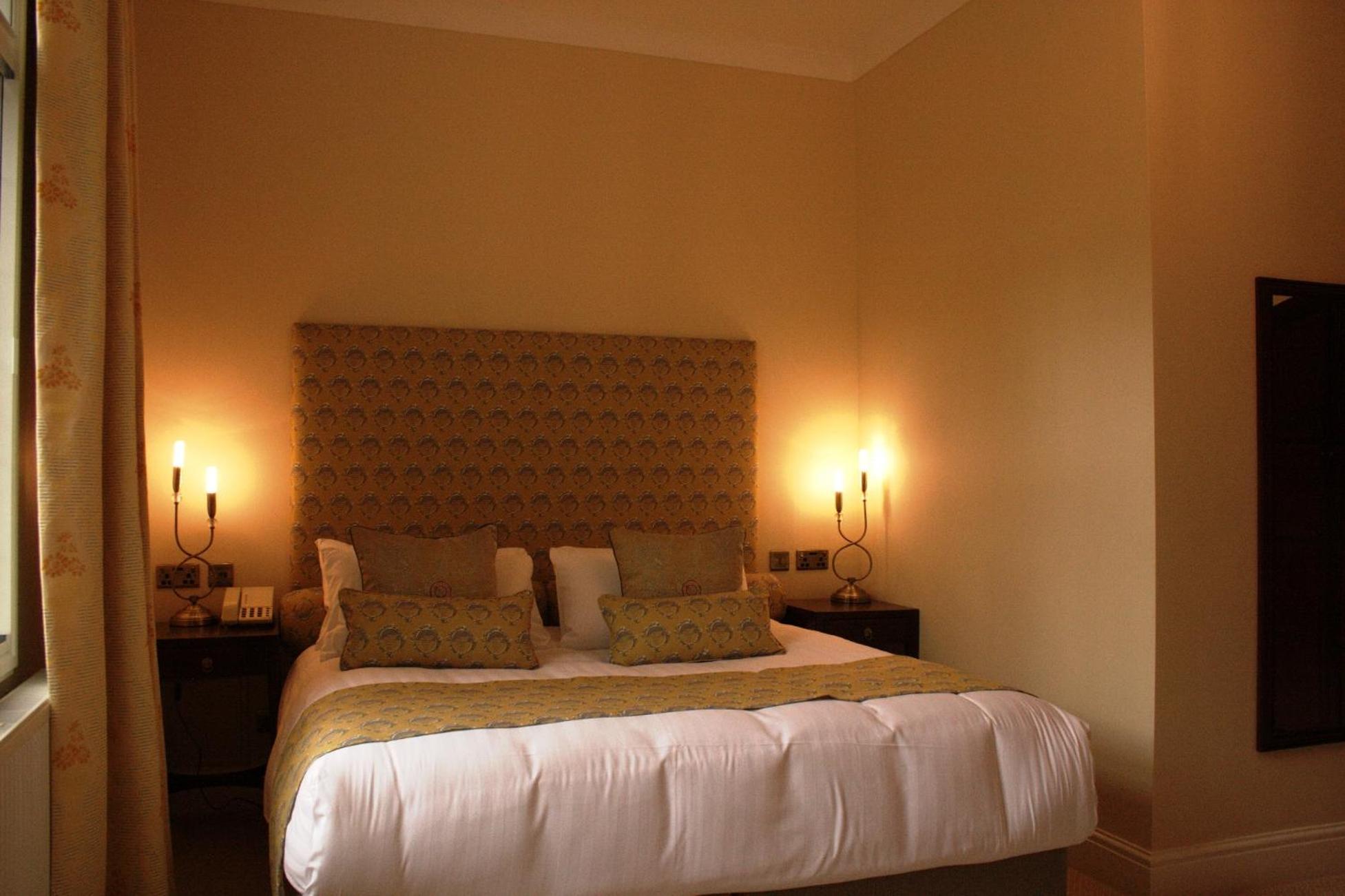 Hotel Western Plough And Harrow 4*