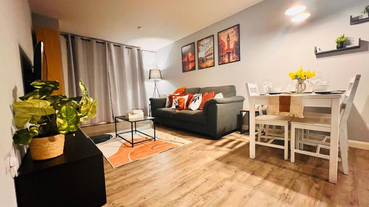 Entire 2br Centre Skyline With Parking Apartment *