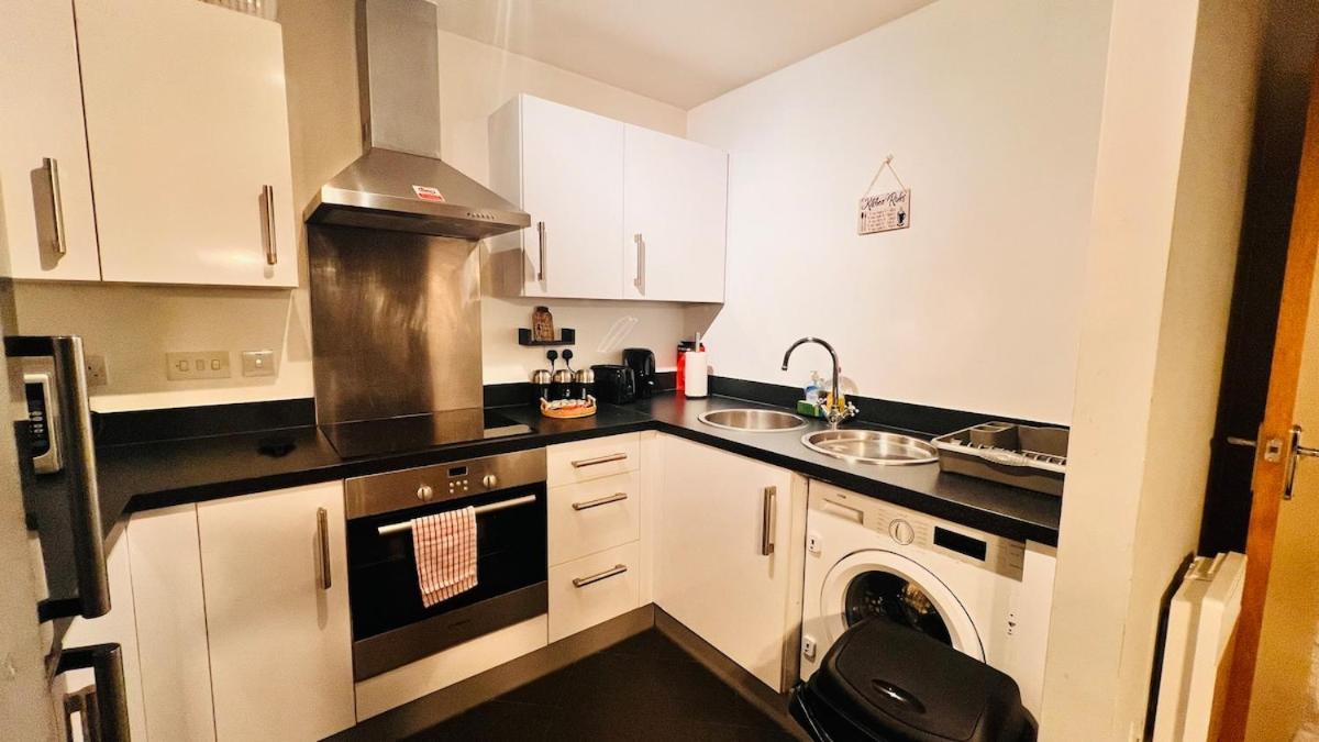 Entire 2br Centre Skyline With Parking Apartment