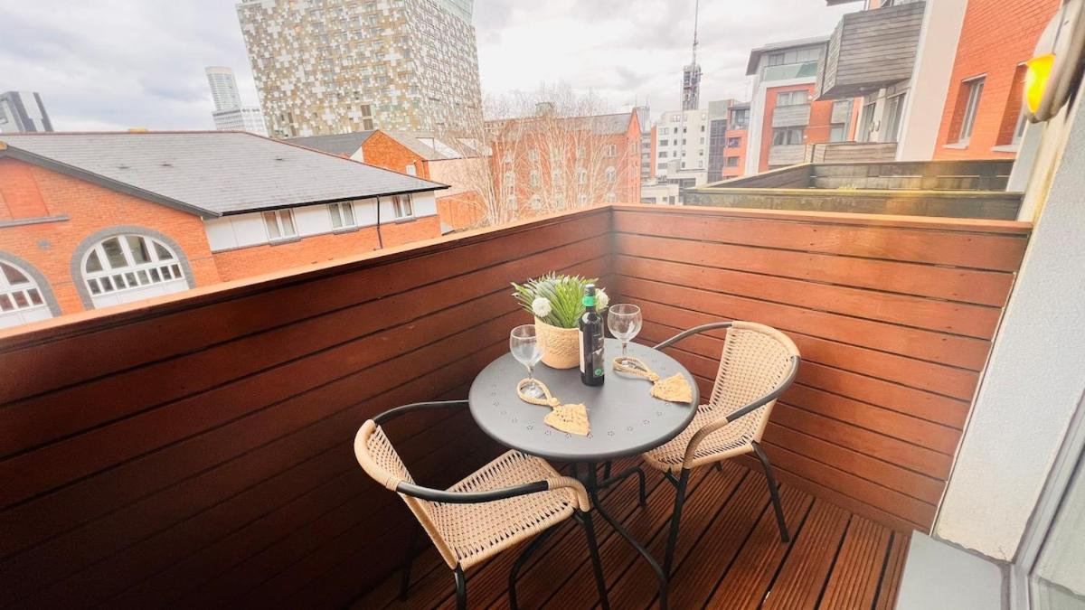 Entire 2br Centre Skyline With Parking Apartment Birmingham