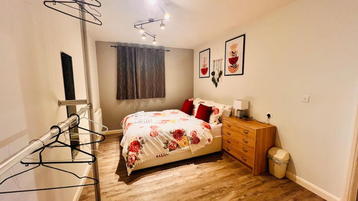 Entire 2br Centre Skyline With Parking Apartment *