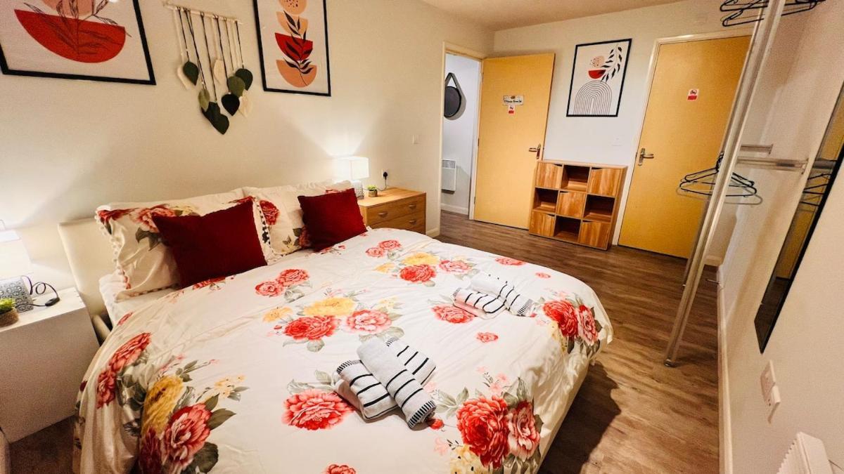 Entire 2br Centre Skyline With Parking Birmingham