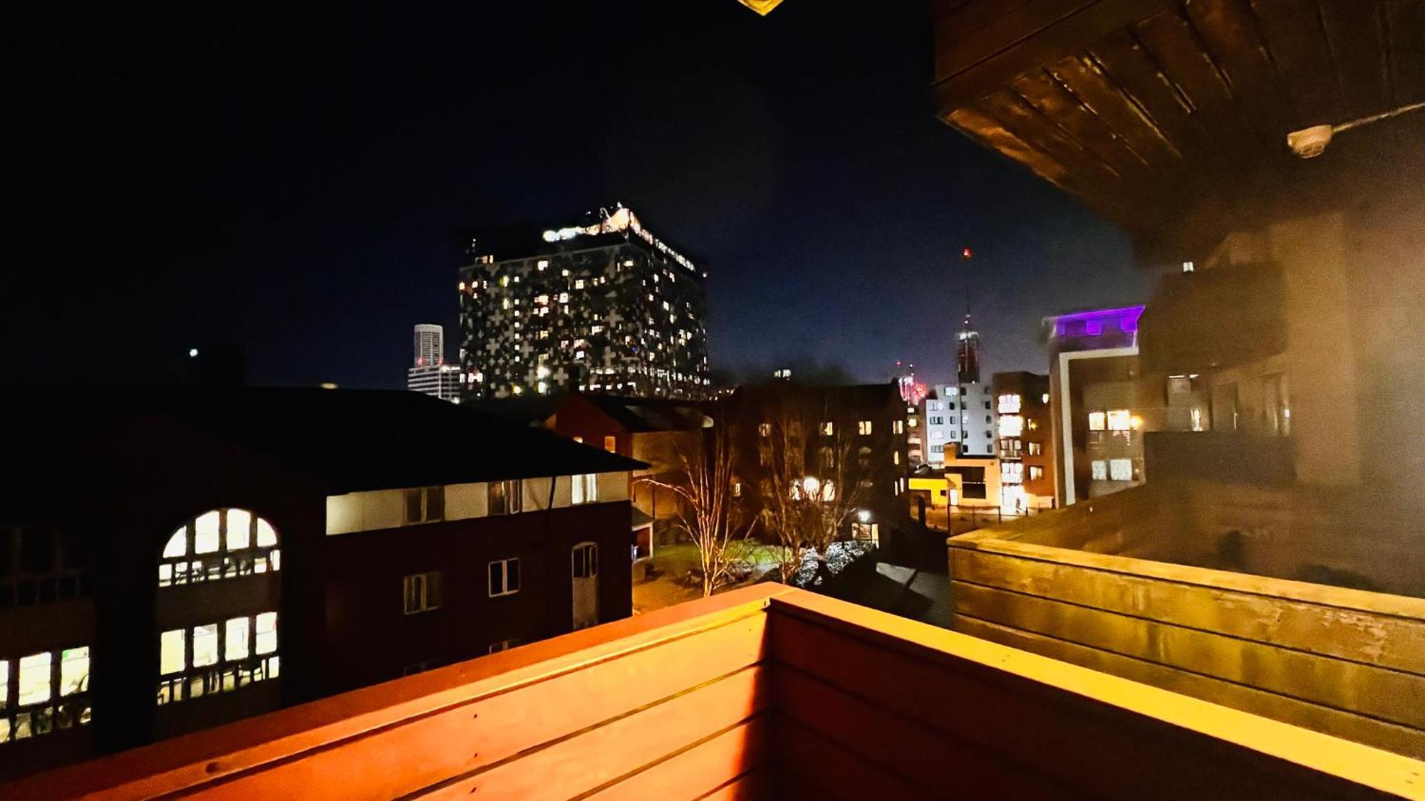 Entire 2br Centre Skyline With Parking Apartment *