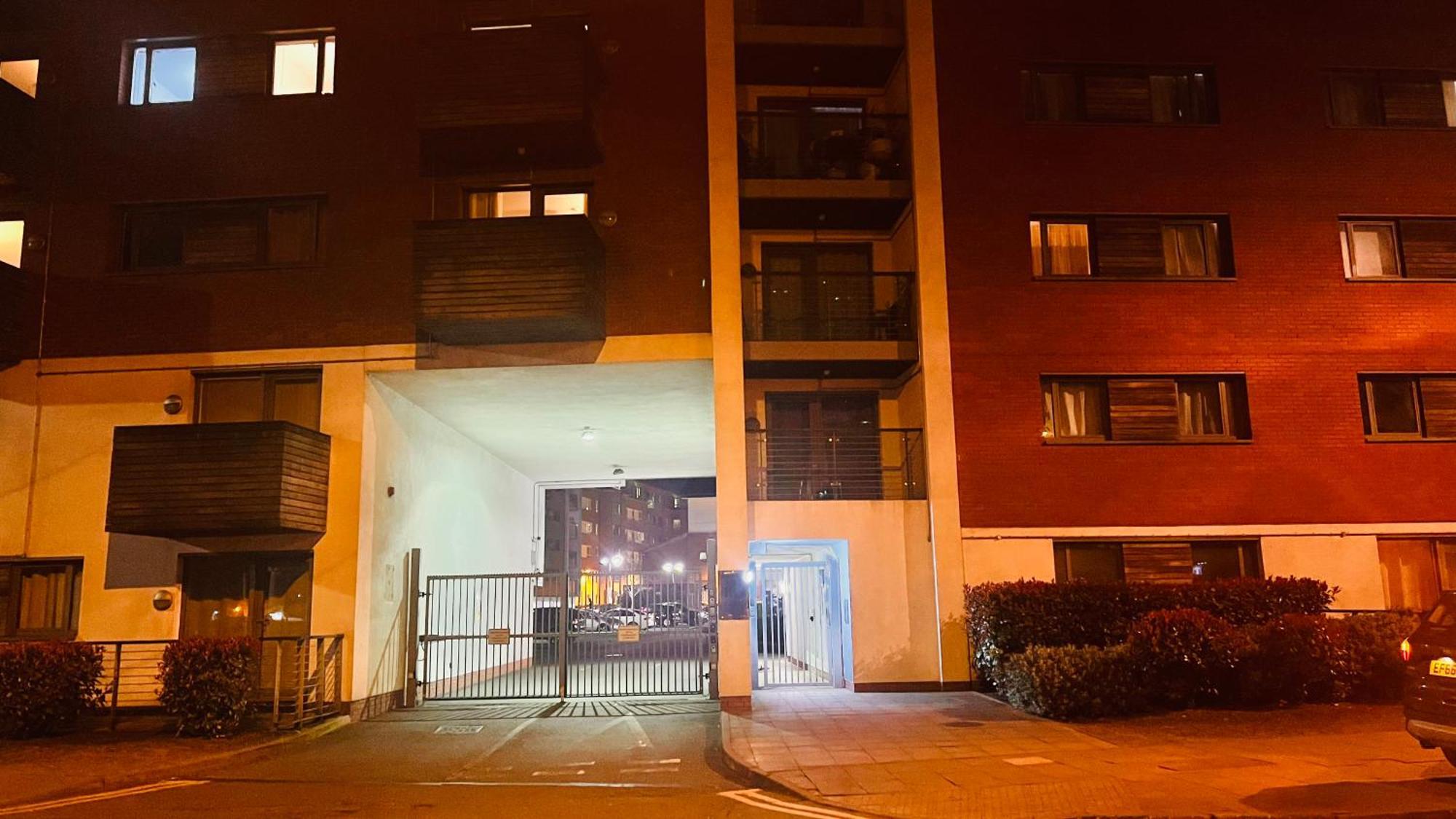 Entire 2br Centre Skyline With Parking Apartment *