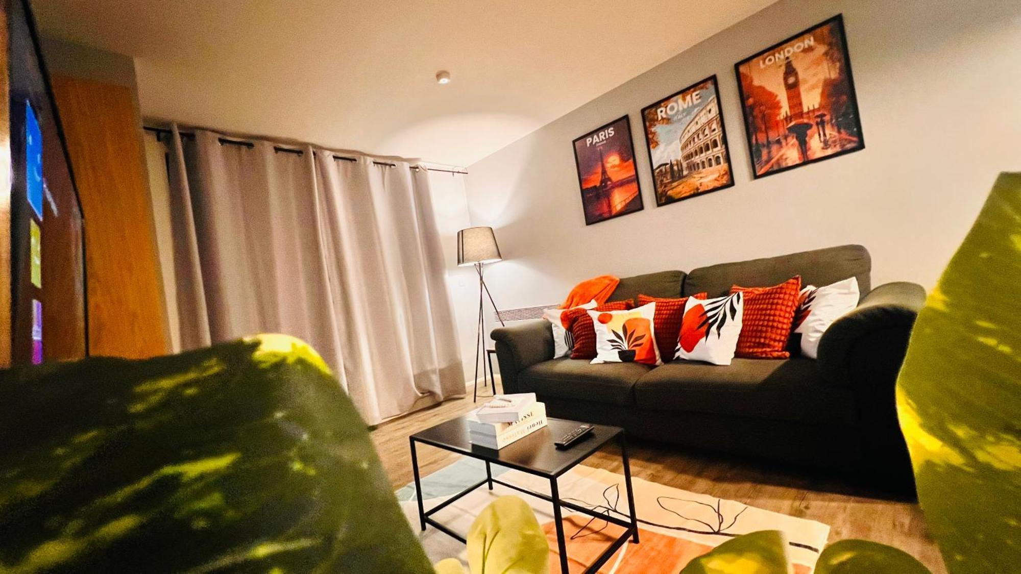 Apartment Entire 2br Centre Skyline With Parking