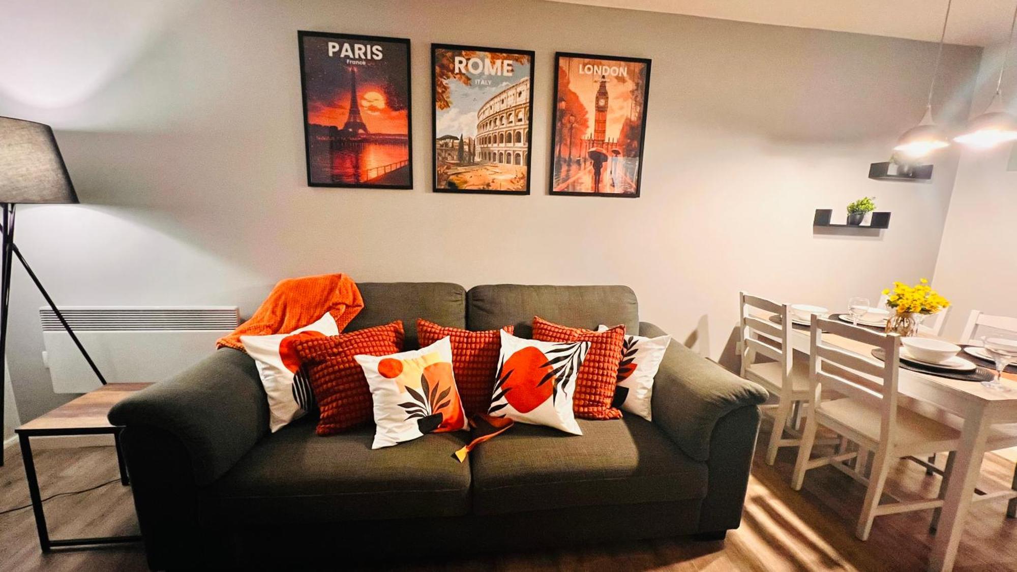 Entire 2br Centre Skyline With Parking Apartment *