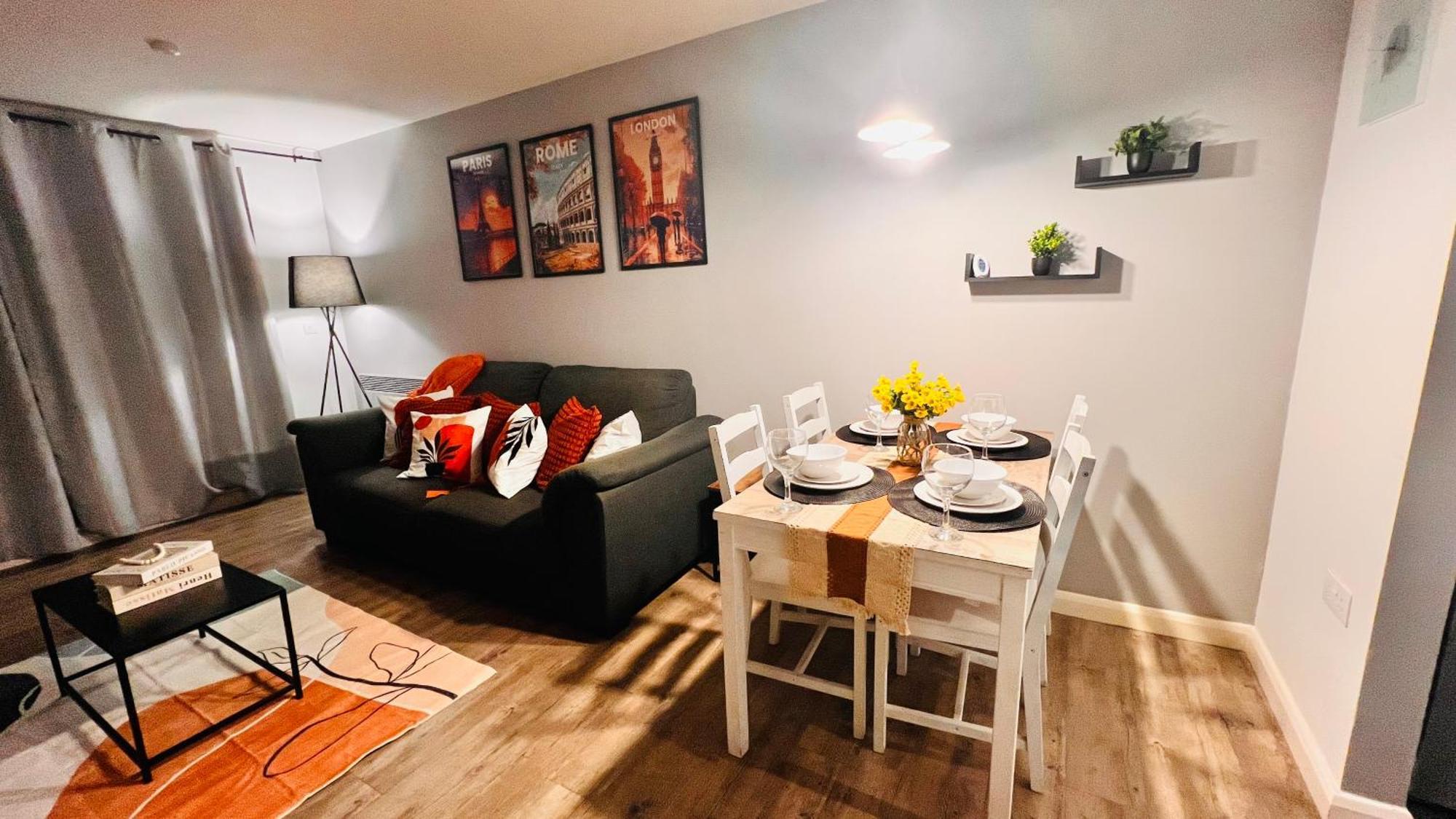Entire 2br Centre Skyline With Parking